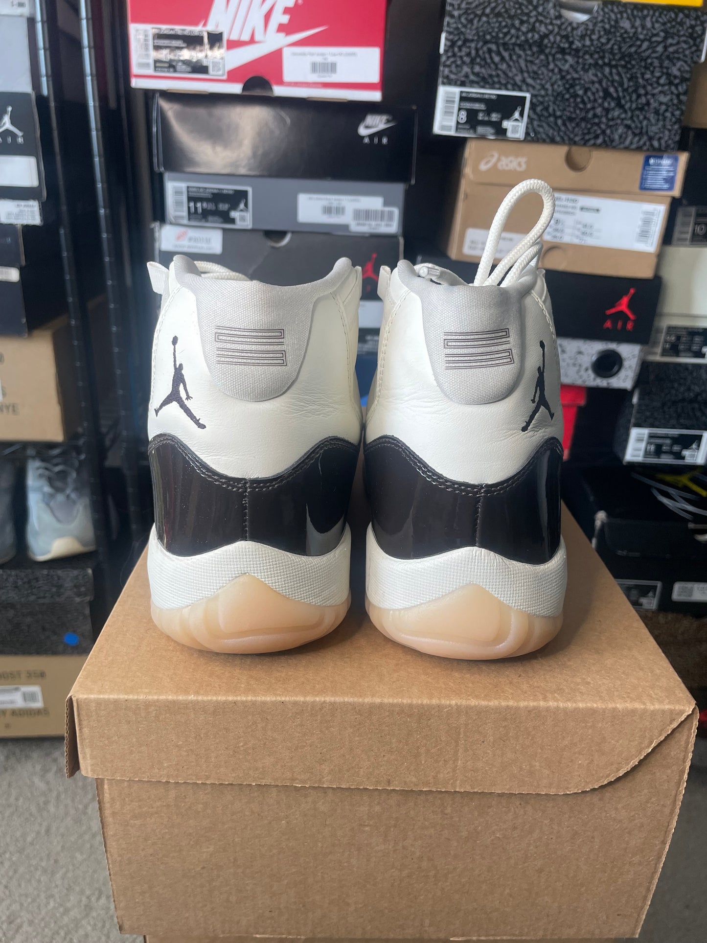 Size 9W/7.5M - Jordan 11 Retro Mid Neapolitan
