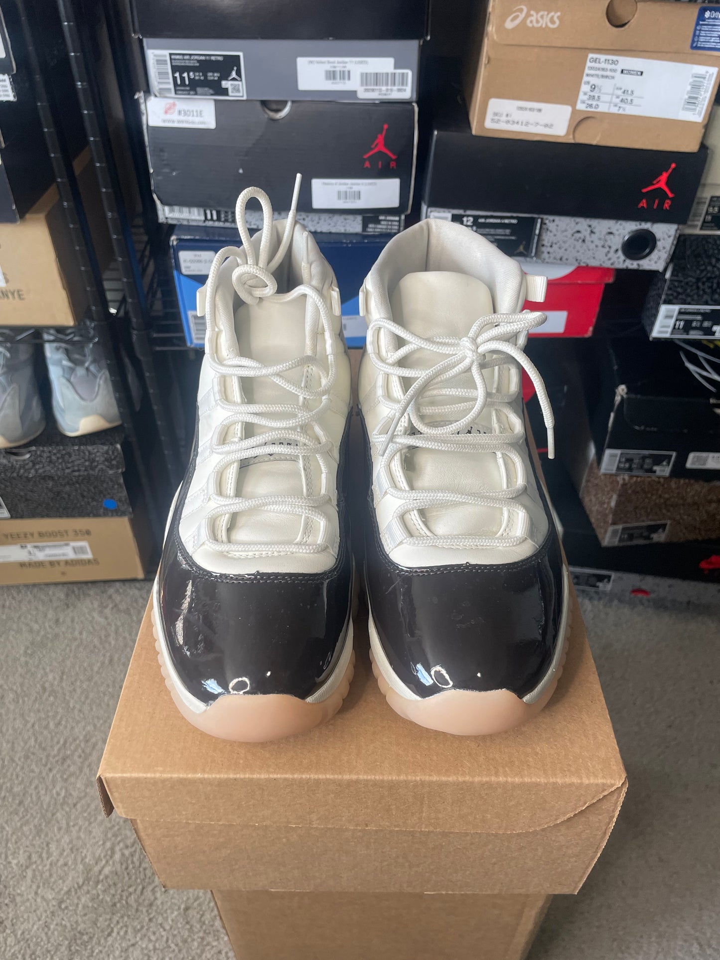Size 9W/7.5M - Jordan 11 Retro Mid Neapolitan