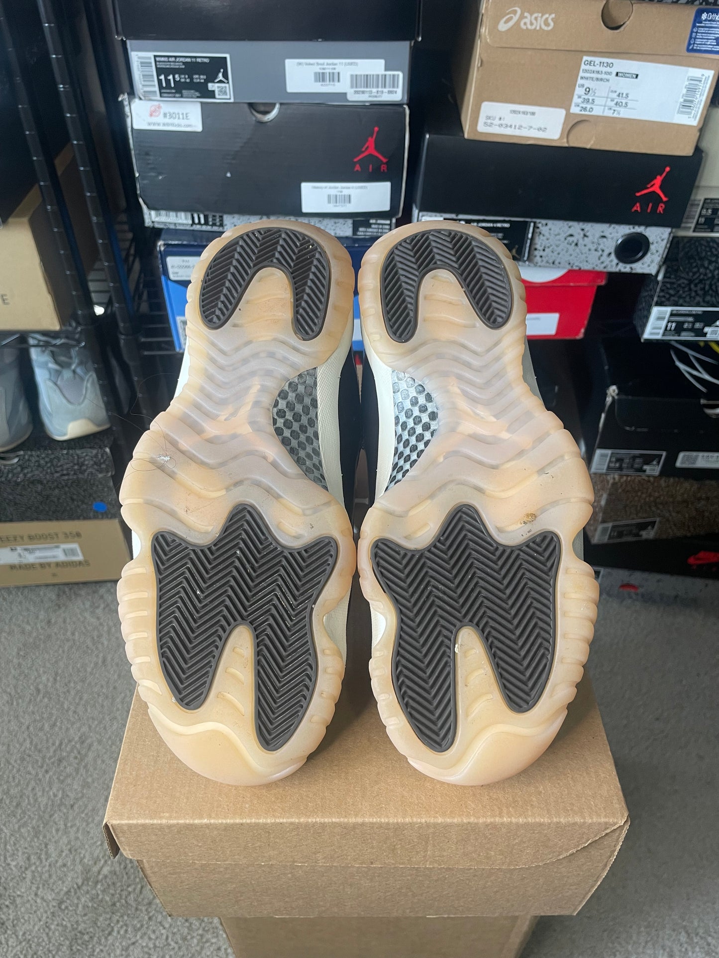 Size 9W/7.5M - Jordan 11 Retro Mid Neapolitan