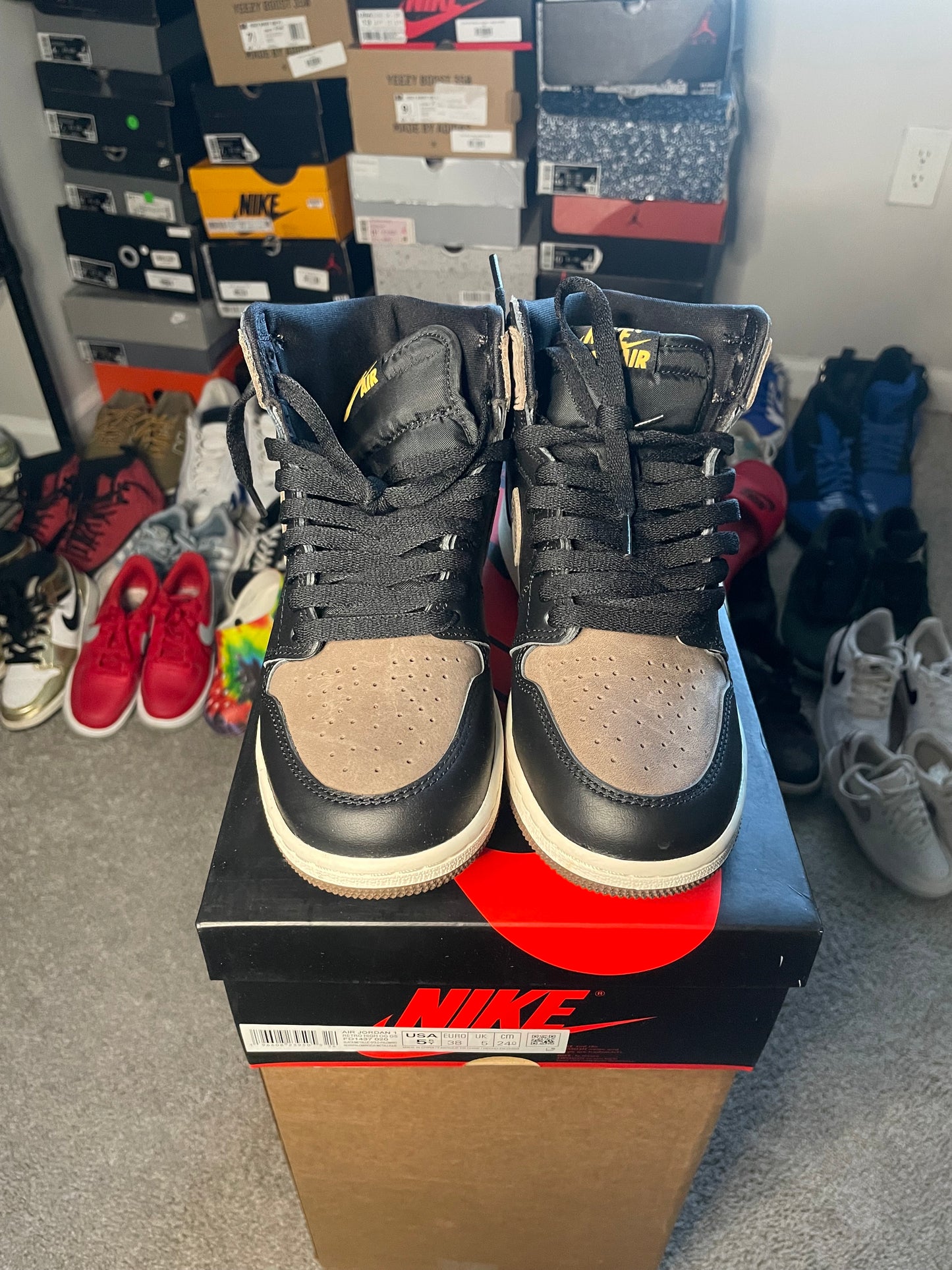 Size 5.5 - Jordan 1 Retro OG High Palomino