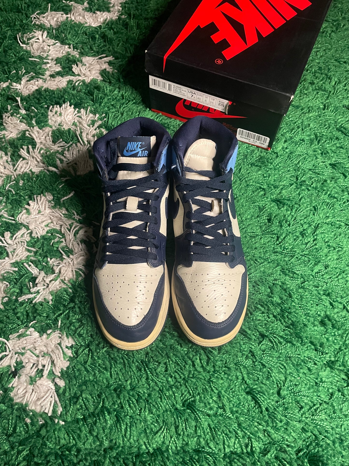 Size 7y - Jordan 1 Obsidian