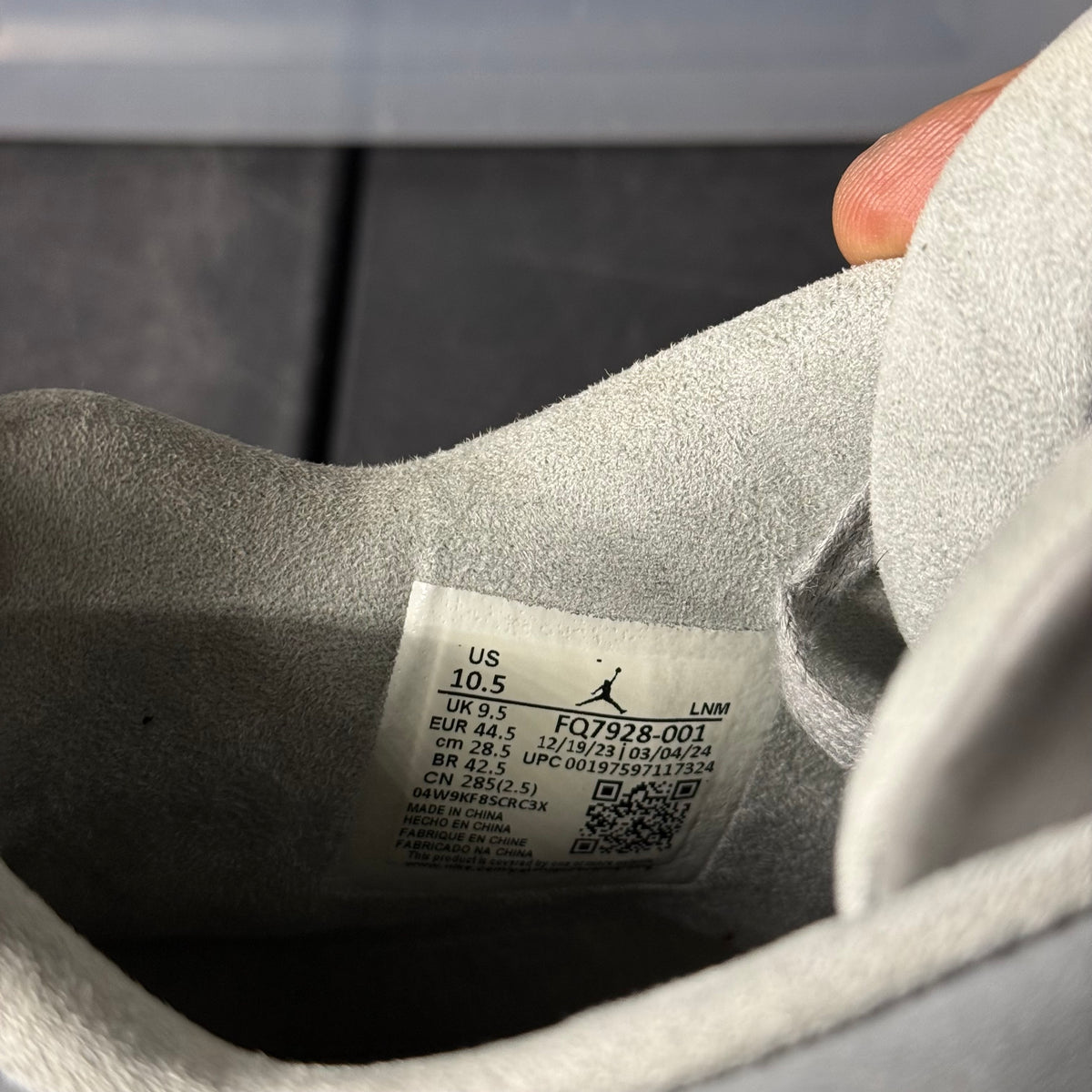 Size 10.5 - AJ 4 Wet Cement