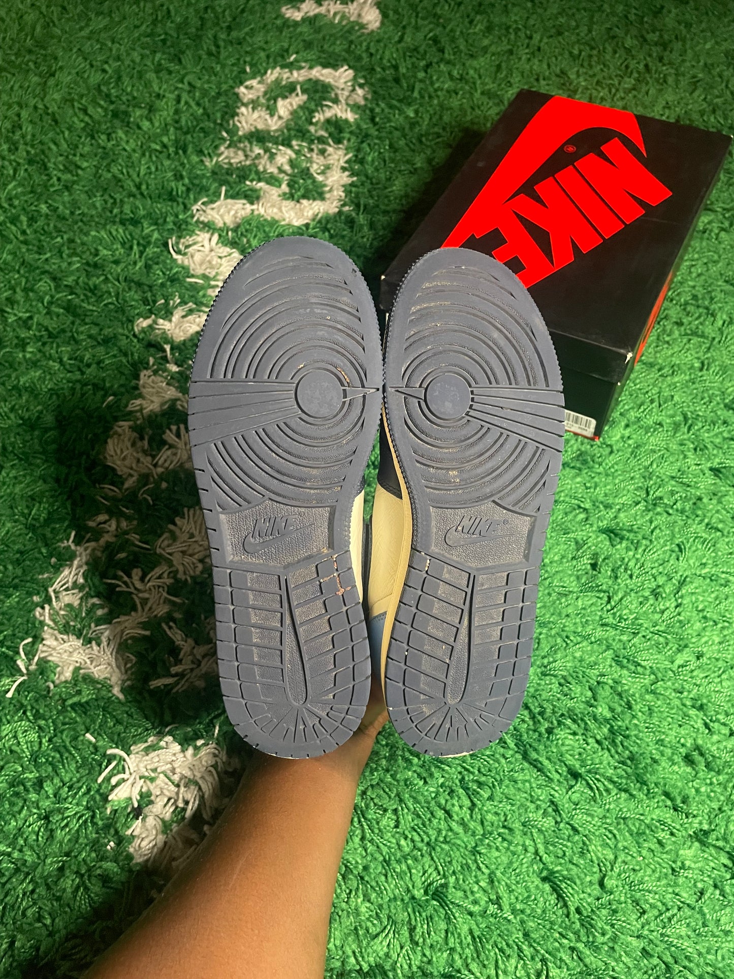 Size 7y - Jordan 1 Obsidian