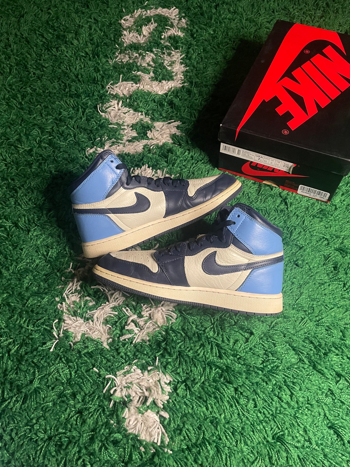 Size 7y - Jordan 1 Obsidian