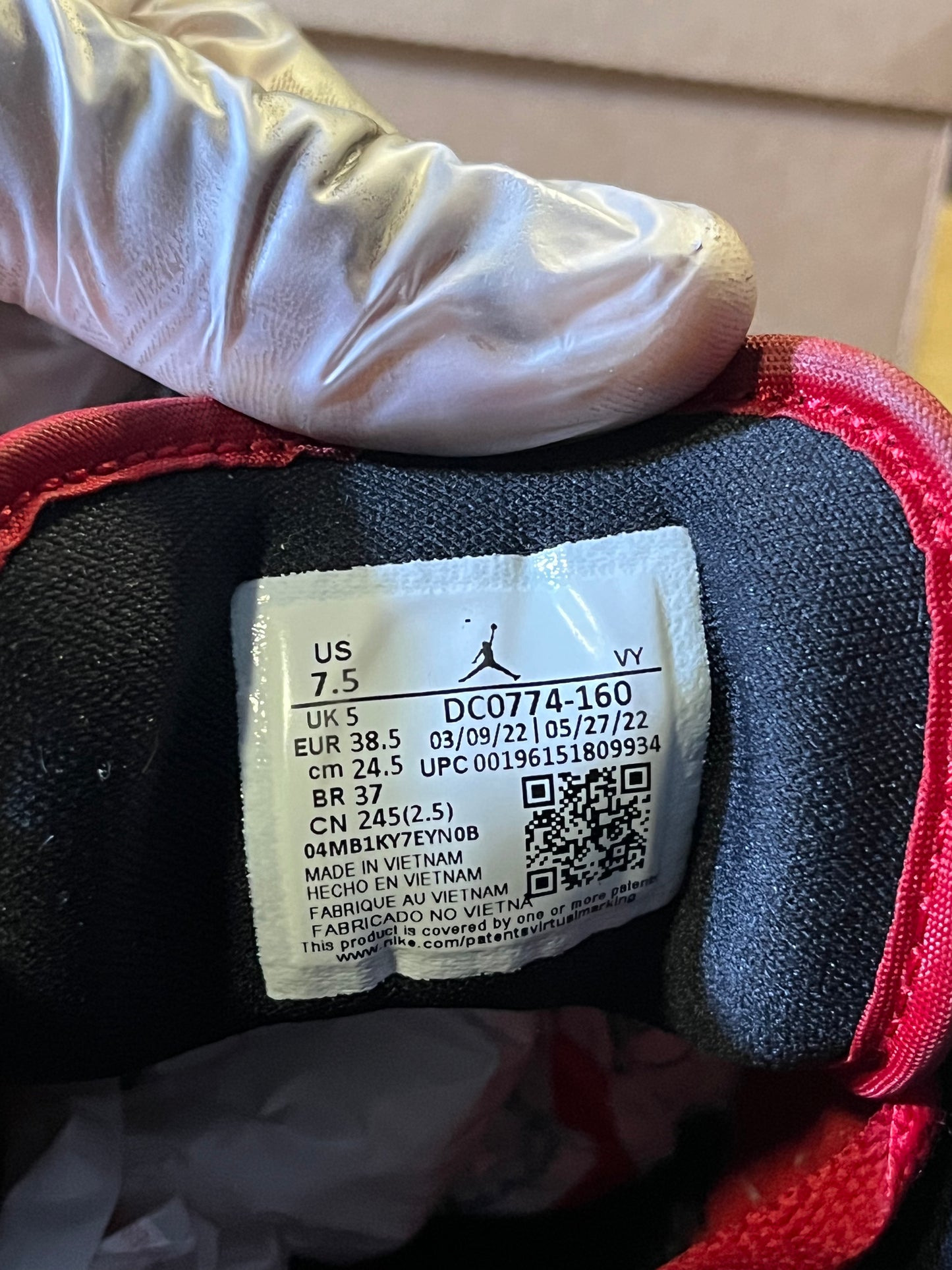 Size 6M - AJ 1 Low Reverse Black Toe