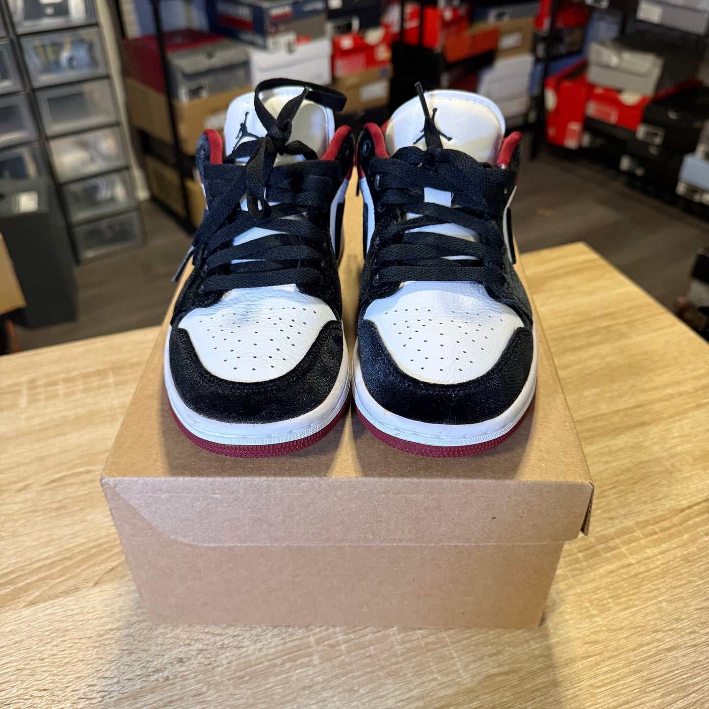 Size 5.5 M - Air Jordan 1 SE Low Velvet Black Toe