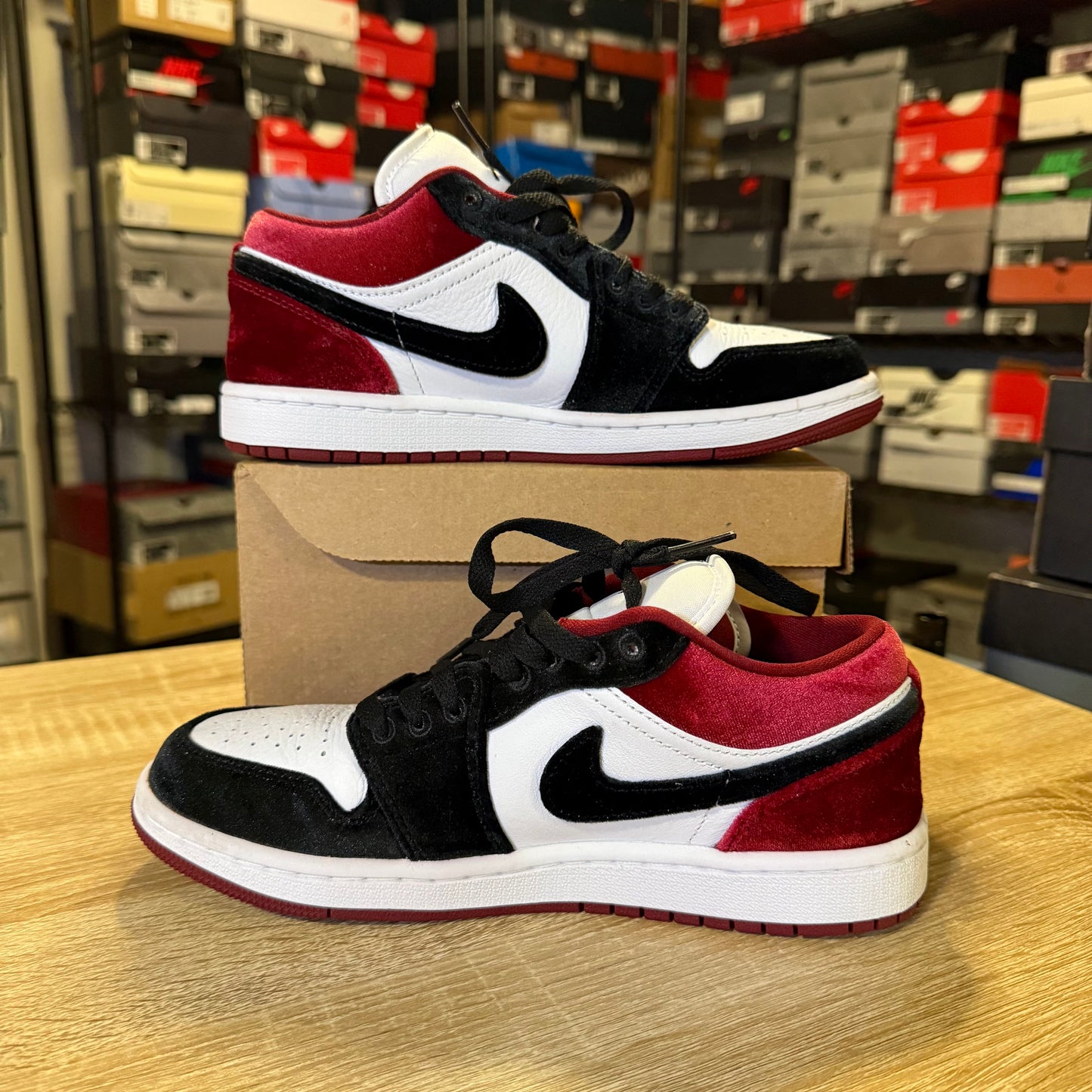 Size 5.5 M - Air Jordan 1 SE Low Velvet Black Toe