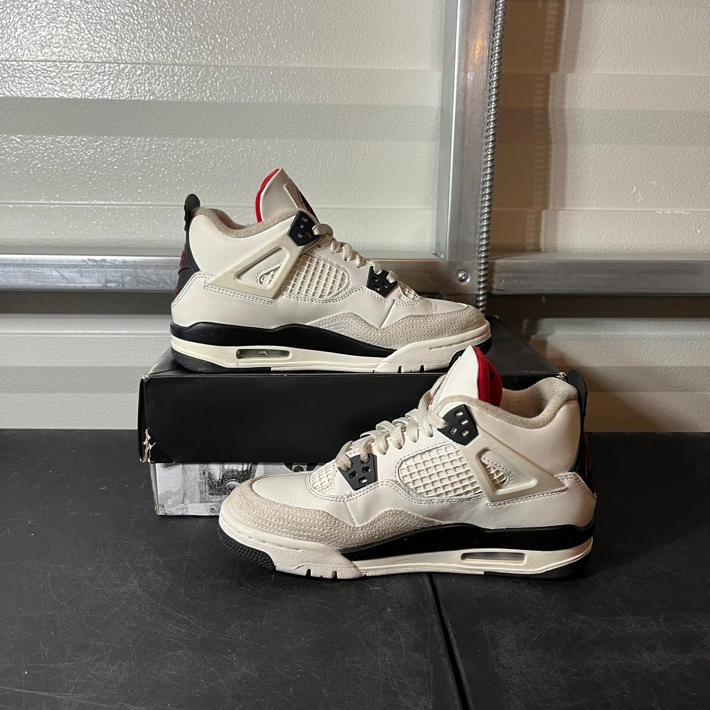 Size 6Y- AJ 4 Flight Club