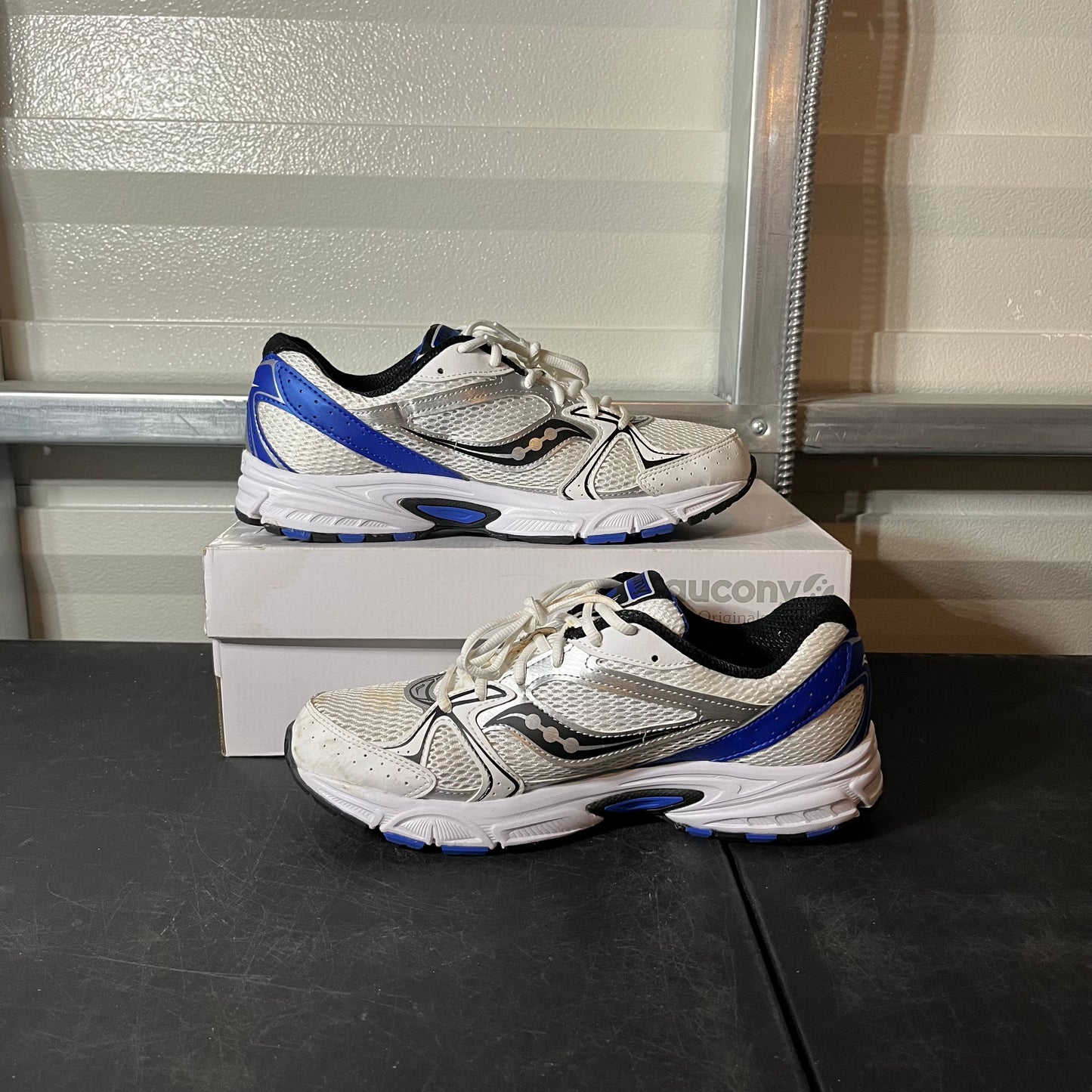 Size 10 - Saucony White Blue Omni 9