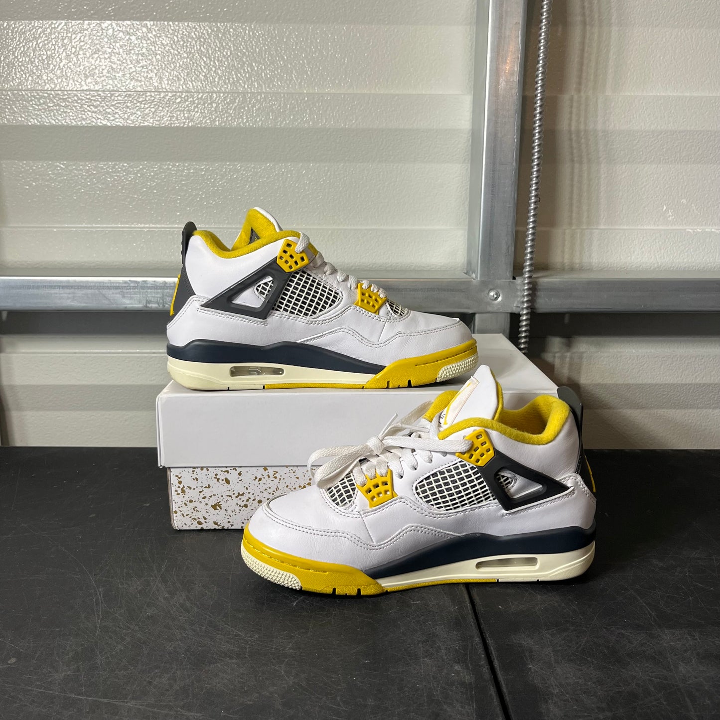 Size 7W - AJ 4 Sulfur