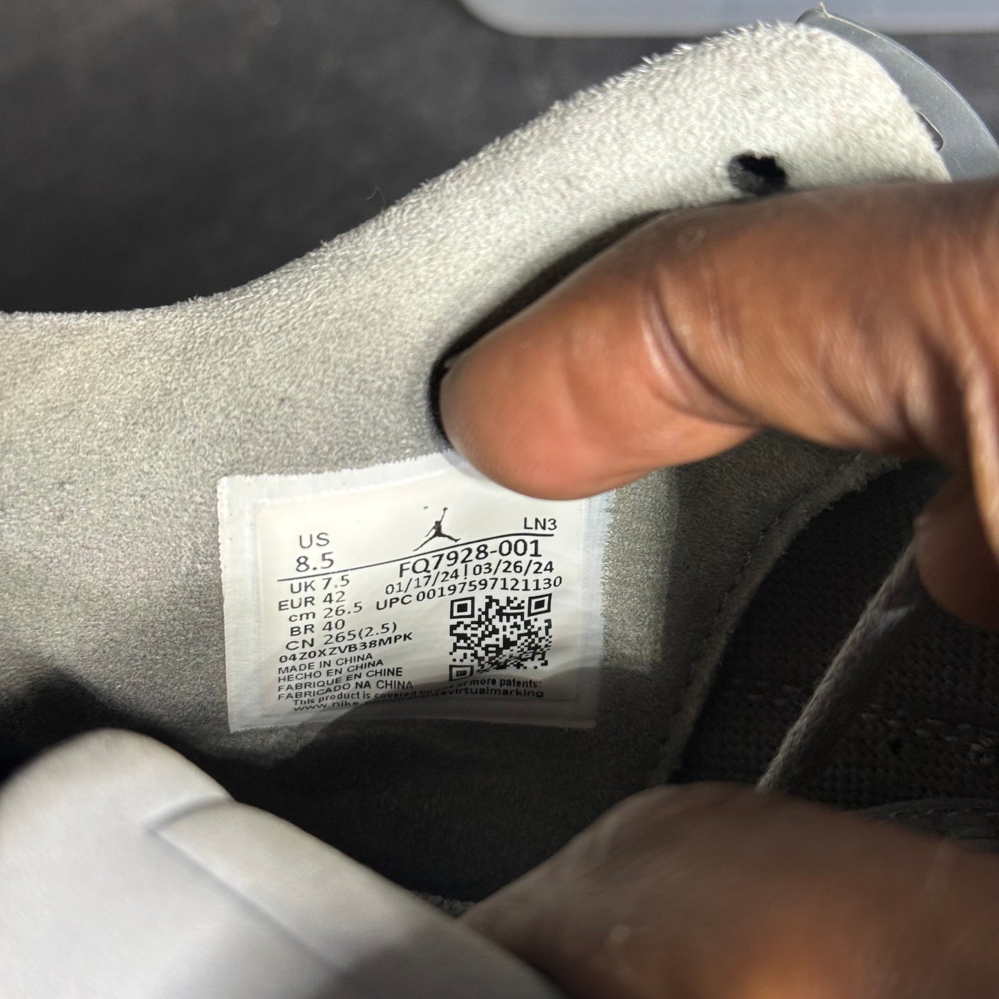Size 8.5 - AJ 4 Wet Cement