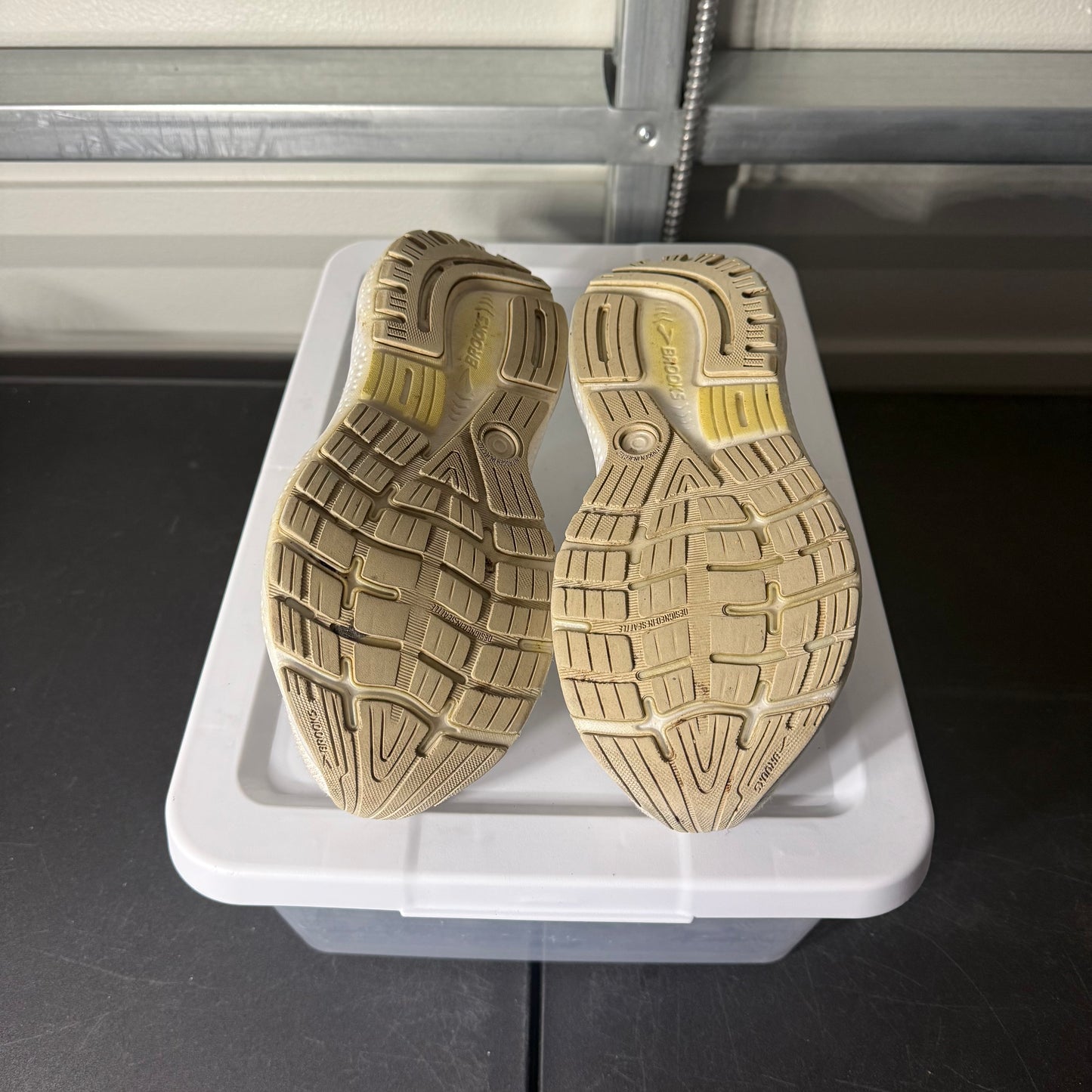 Size 6W - Brooks Ghost 16 White