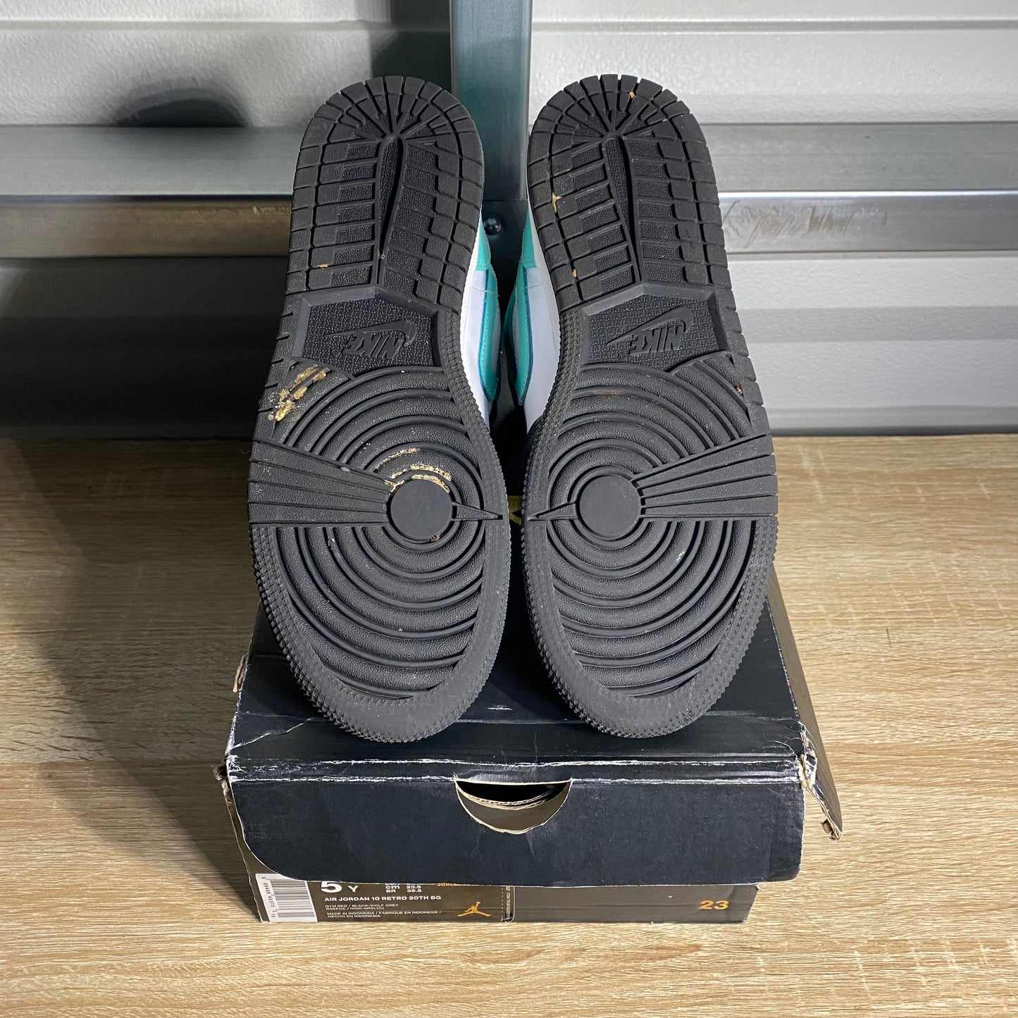 Size 6.5Y - AJ 1 Mid Tropical Twist