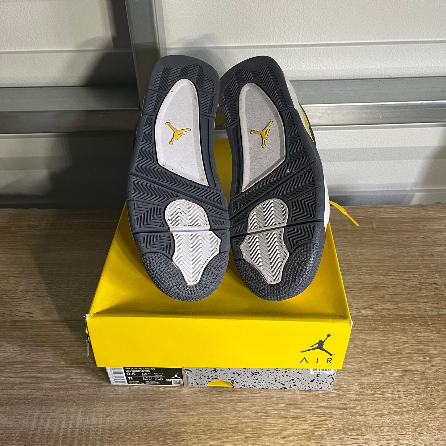 Size 9.5 - AJ 4 Retro Lightning