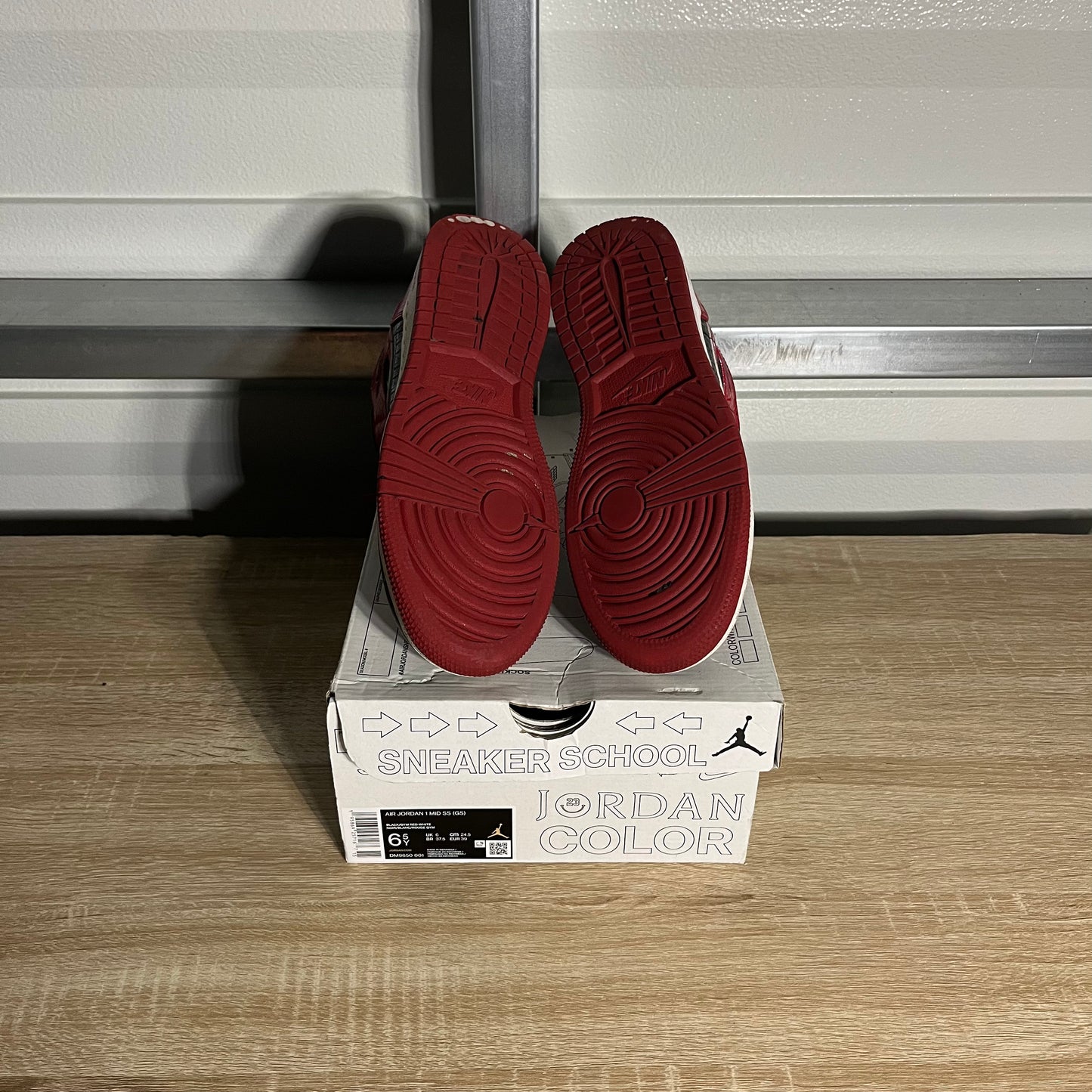 Size 6.5Y - AJ 1 Mid Bred Text