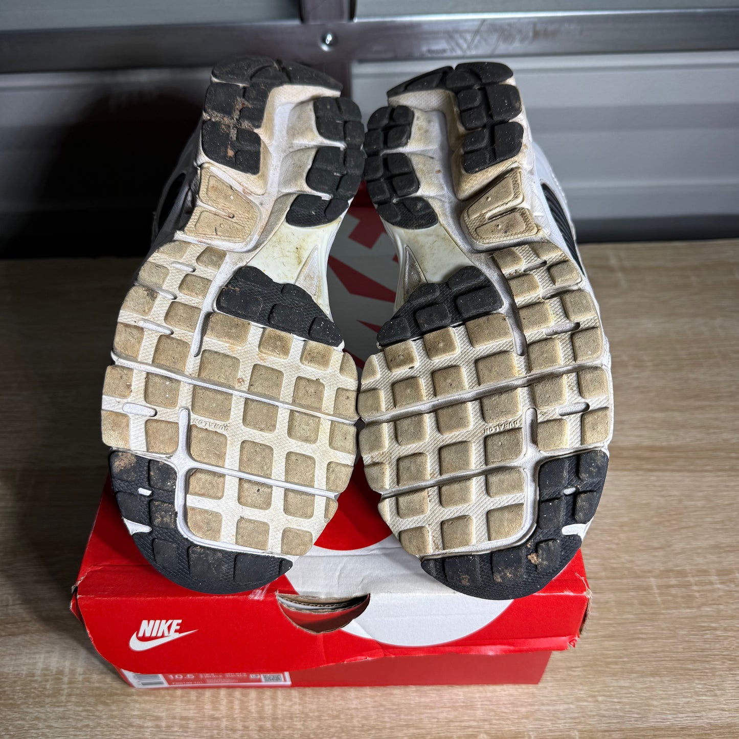 Size 9 - Zoom Vomero 5 White Black