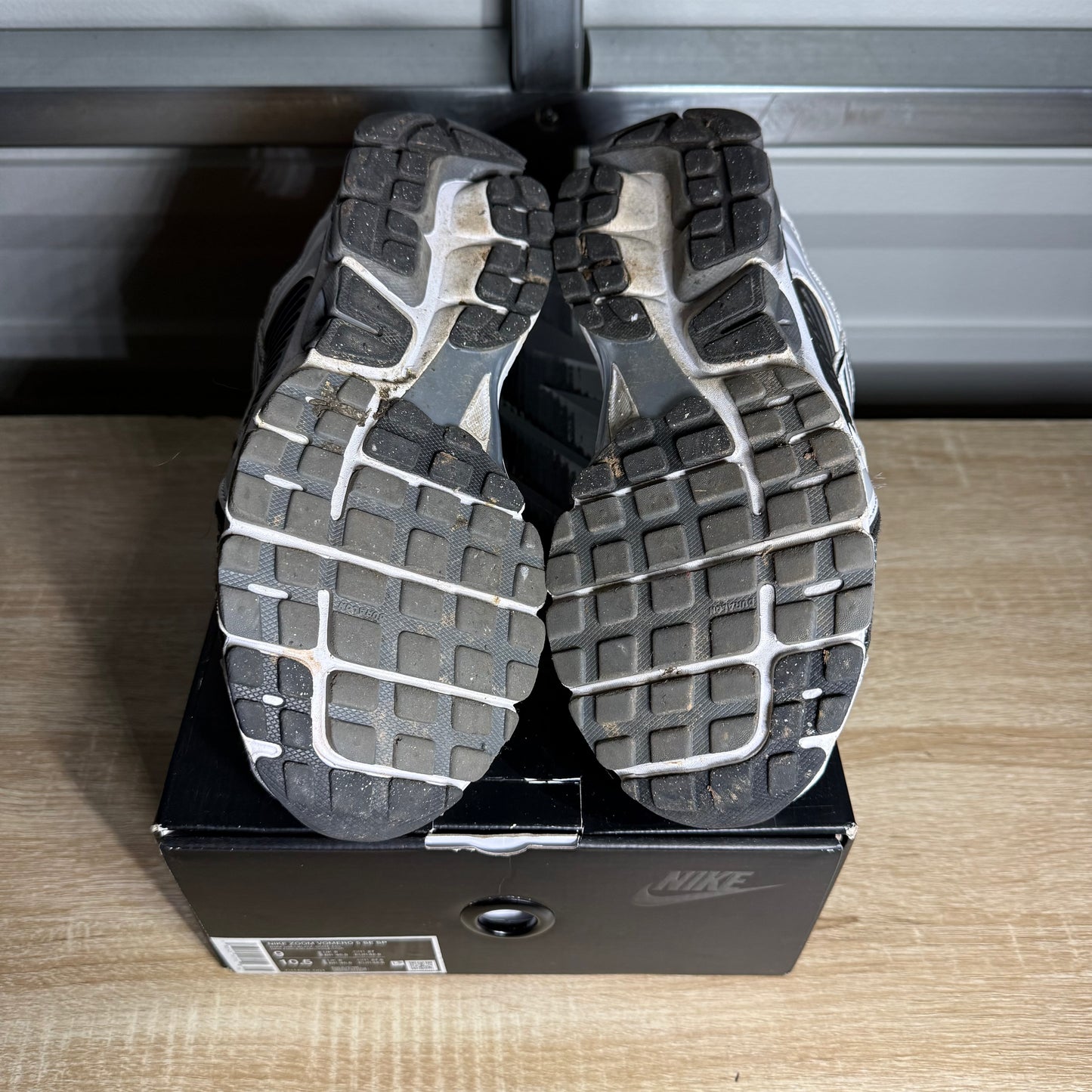 Size 9 - Zoom Vomero 5 SE SP Black White