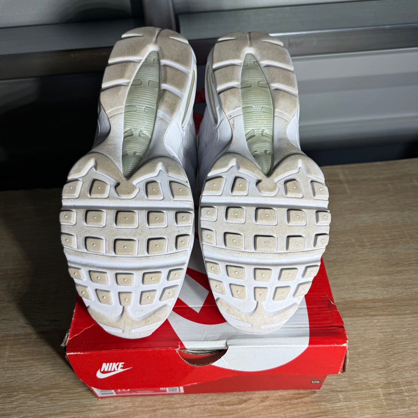 Size 10 - AM 95 Essential White