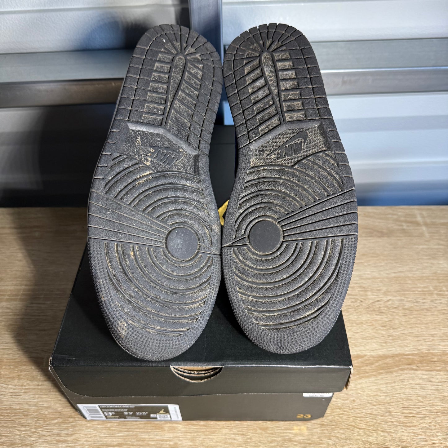 Size 9.5 - AJ 1 Mid Hyper Royal 2021