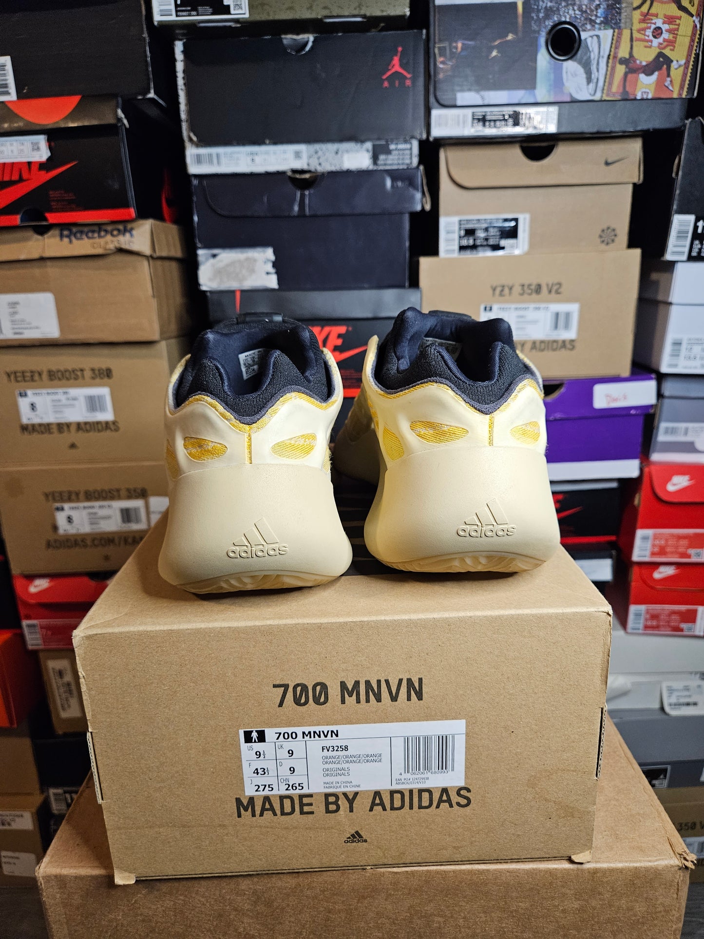 Size 9.5 - YZY 700 V3 Safflower