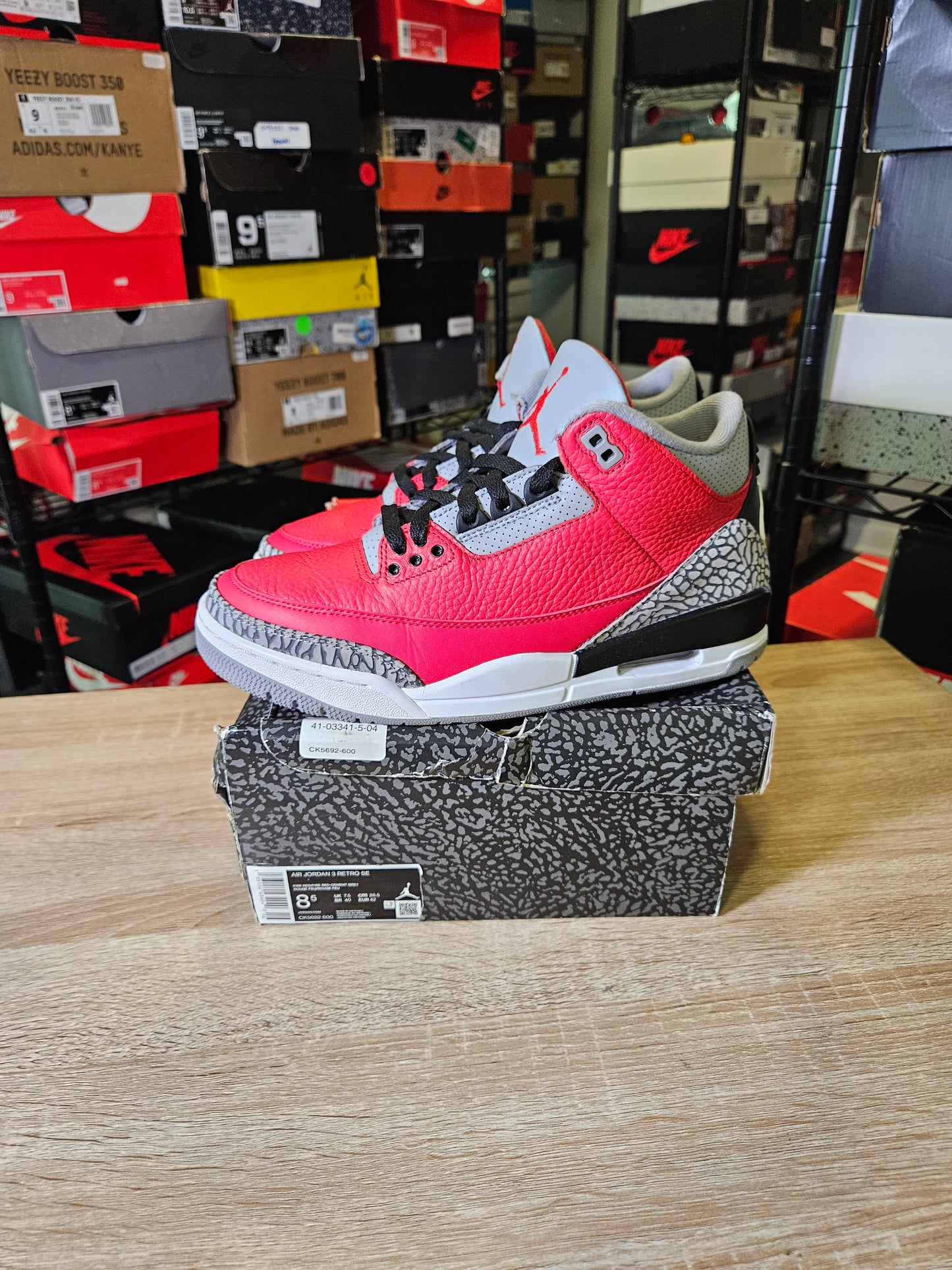 Size 8.5 - AJ 3 Retro SE Mid Unite