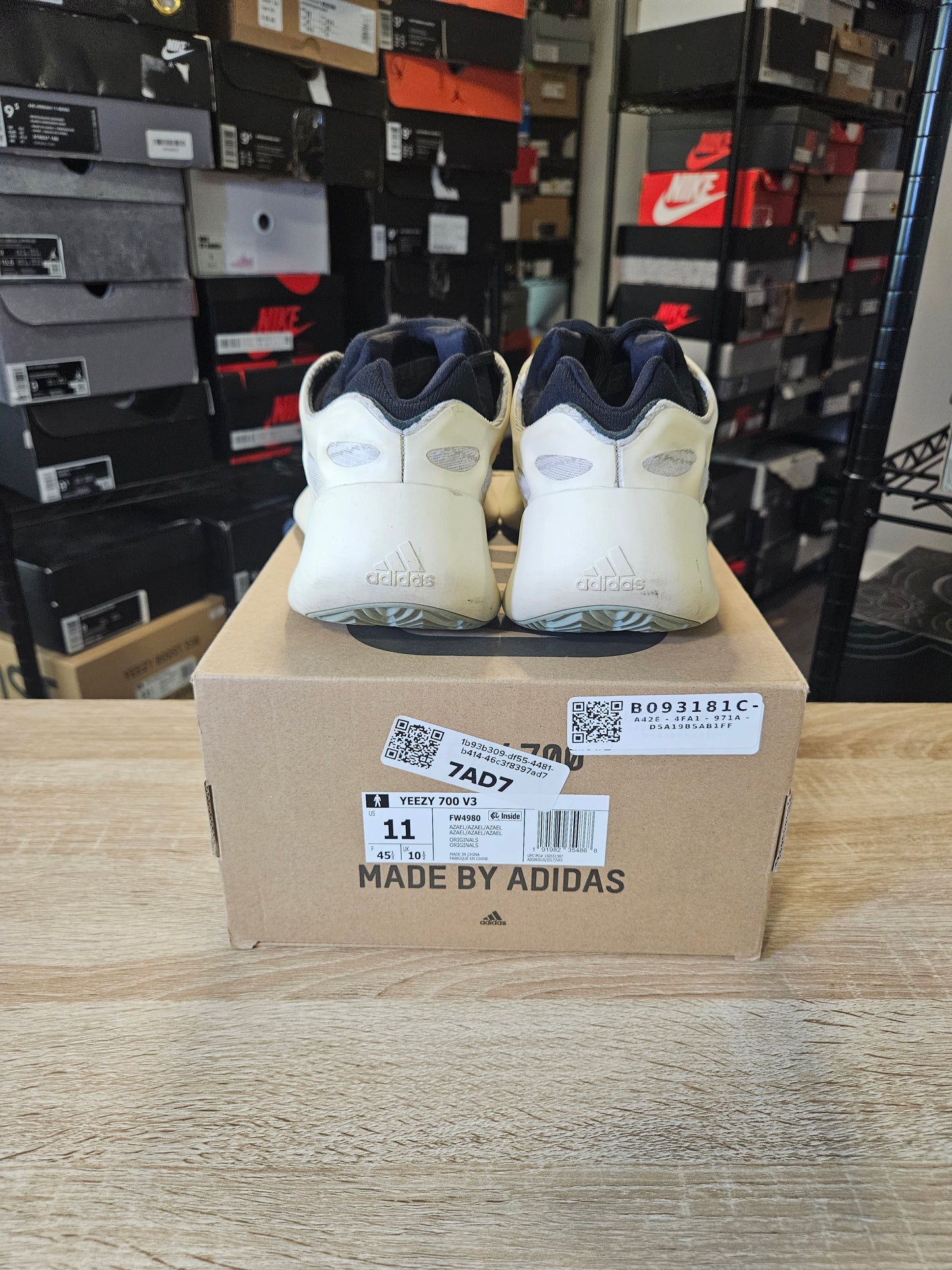Size 11 - YZY 700 V3 Azael