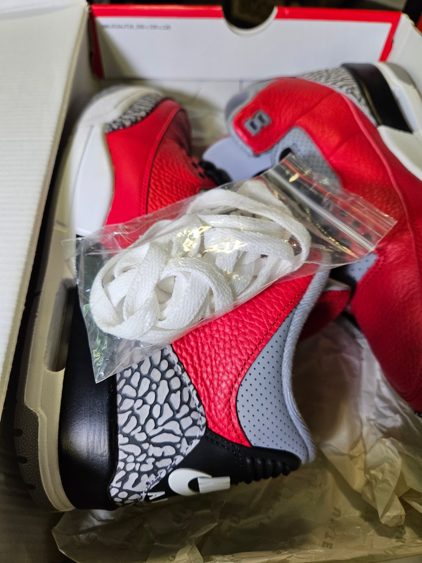 Size 8.5 - AJ 3 Retro SE Mid Unite