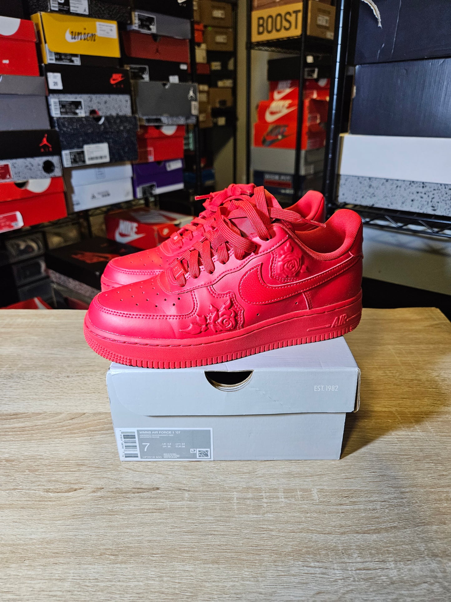 Size 7W/5.5M - Air Force 1 '07 Red Roses