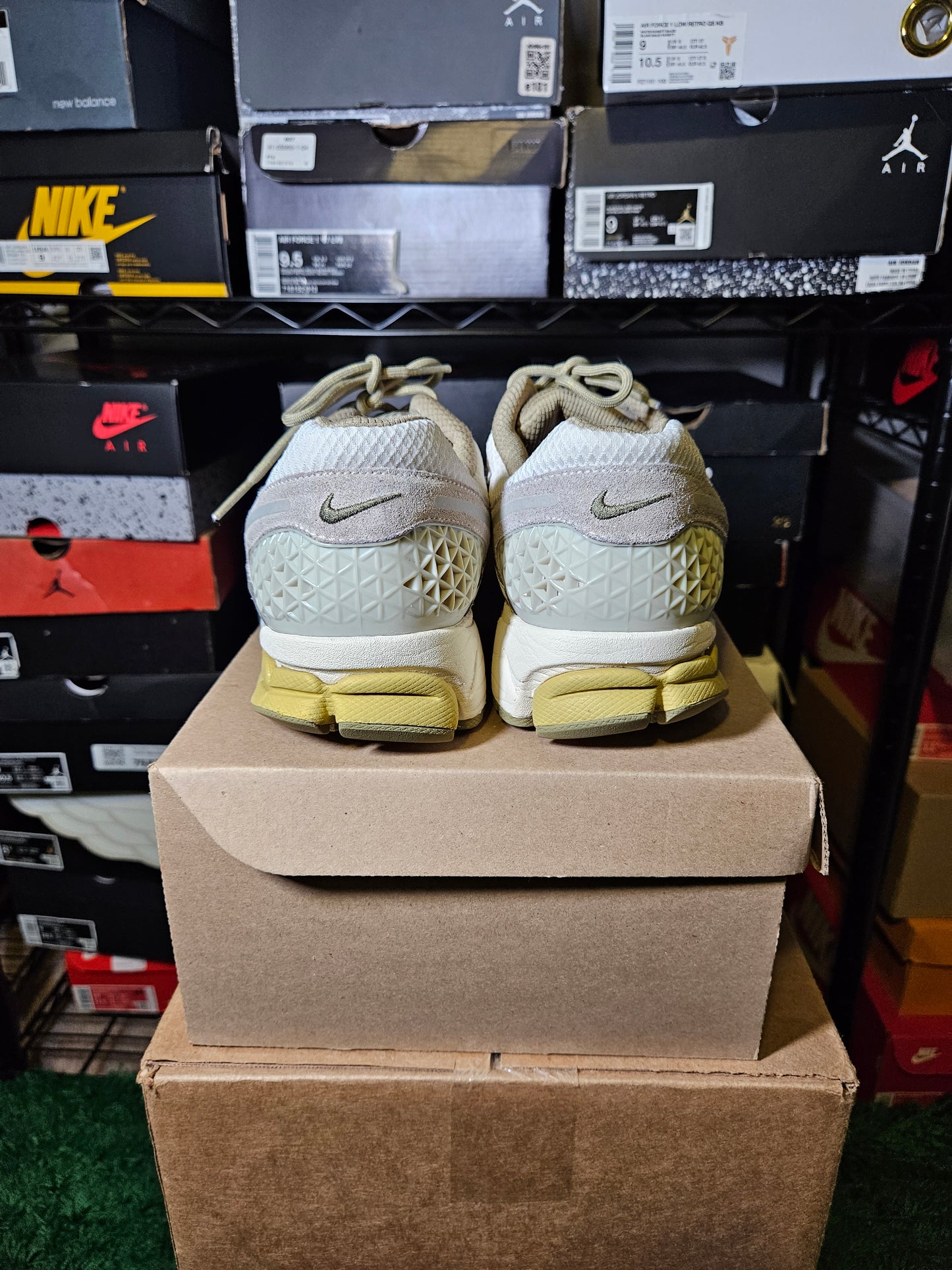 Size 10 - Air Zoom Vomero 5 Light Bone Olive