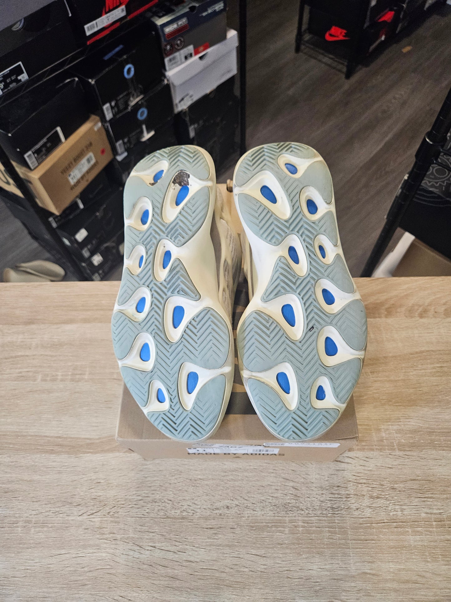 Size 11 - YZY 700 V3 Azael