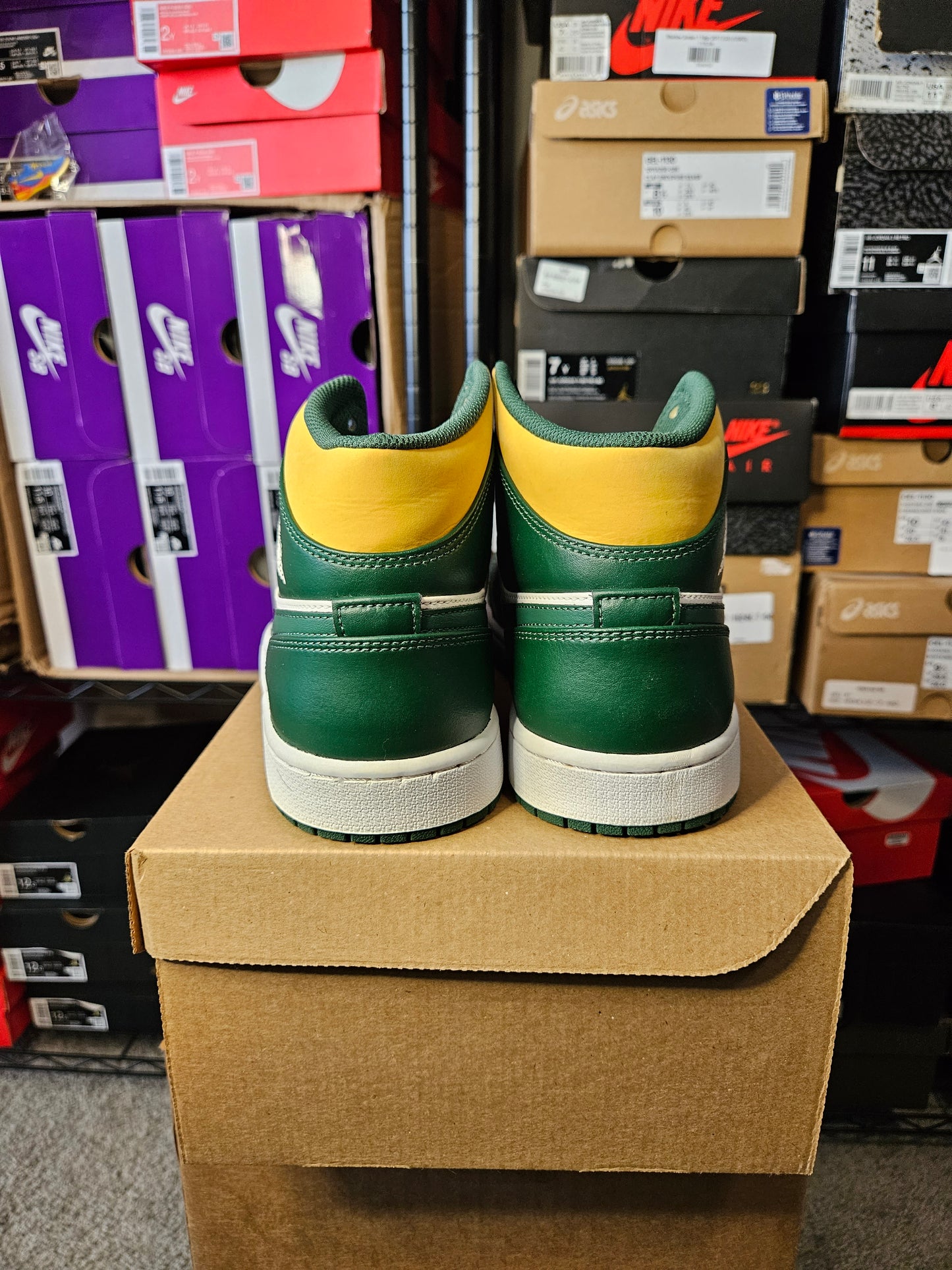 Size 10.5 - AJ 1 Mid Sonics