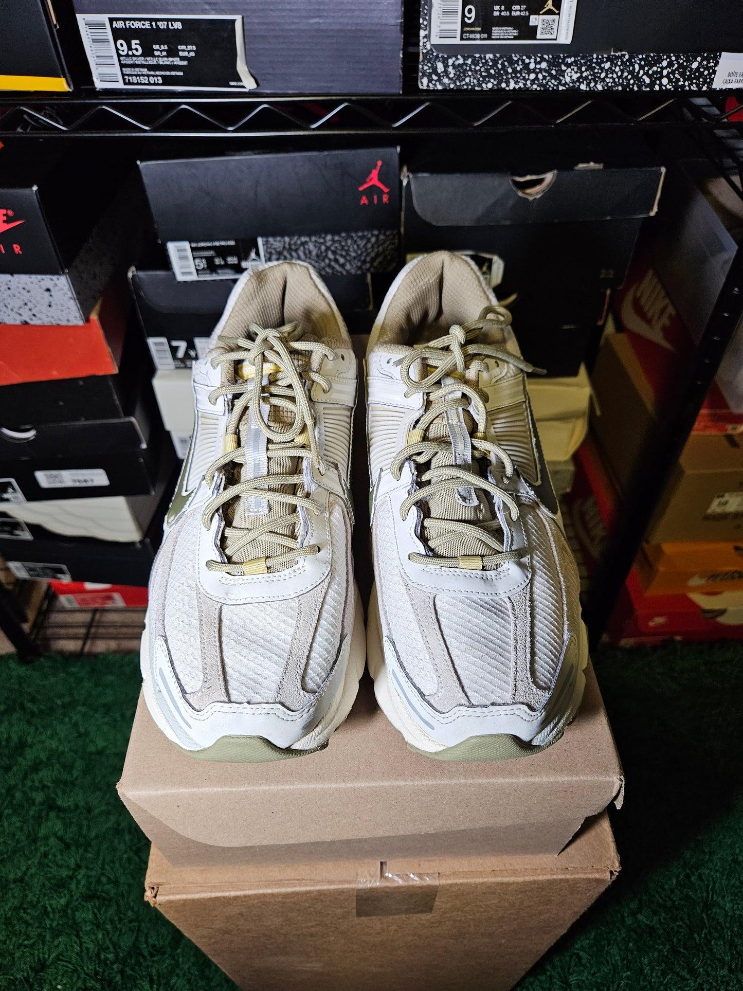 Size 10 - Air Zoom Vomero 5 Light Bone Olive