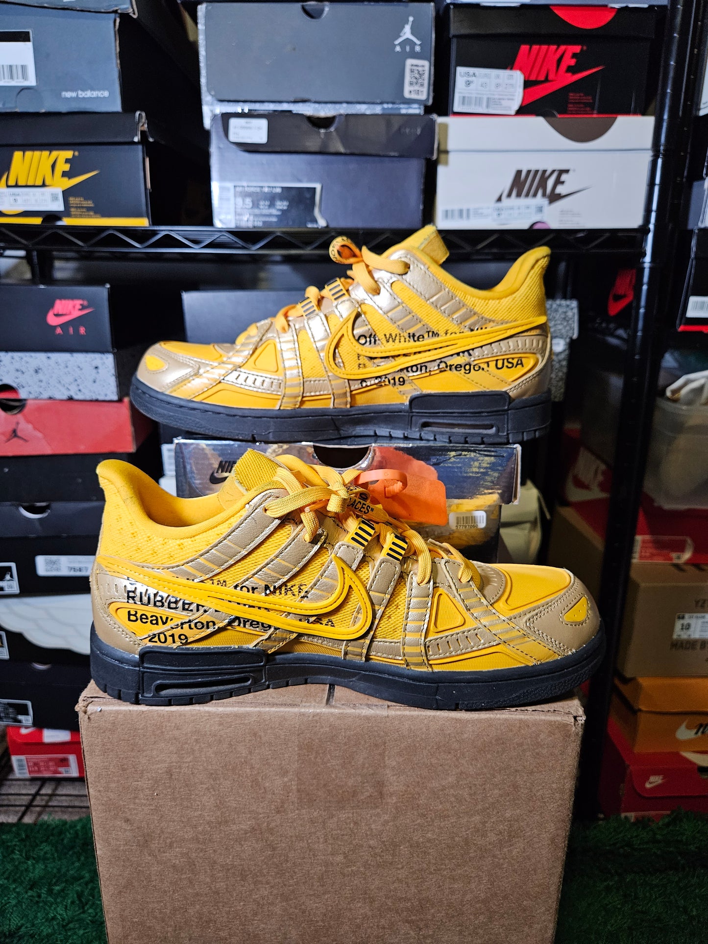 Size 10 - Off-White x Air Rubber Dunk University Gold