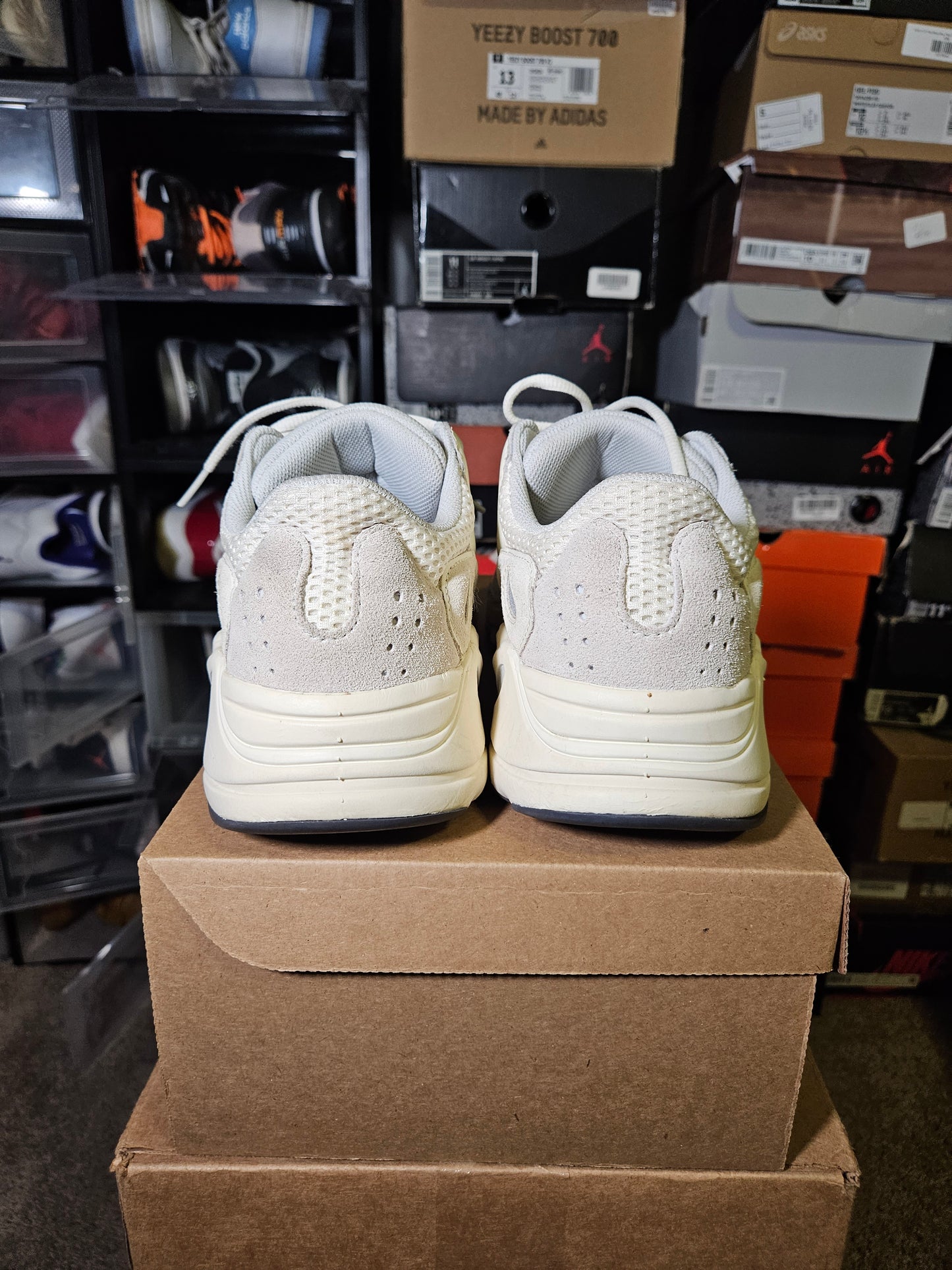 Size 9.5 - YZY 700 Low Analog