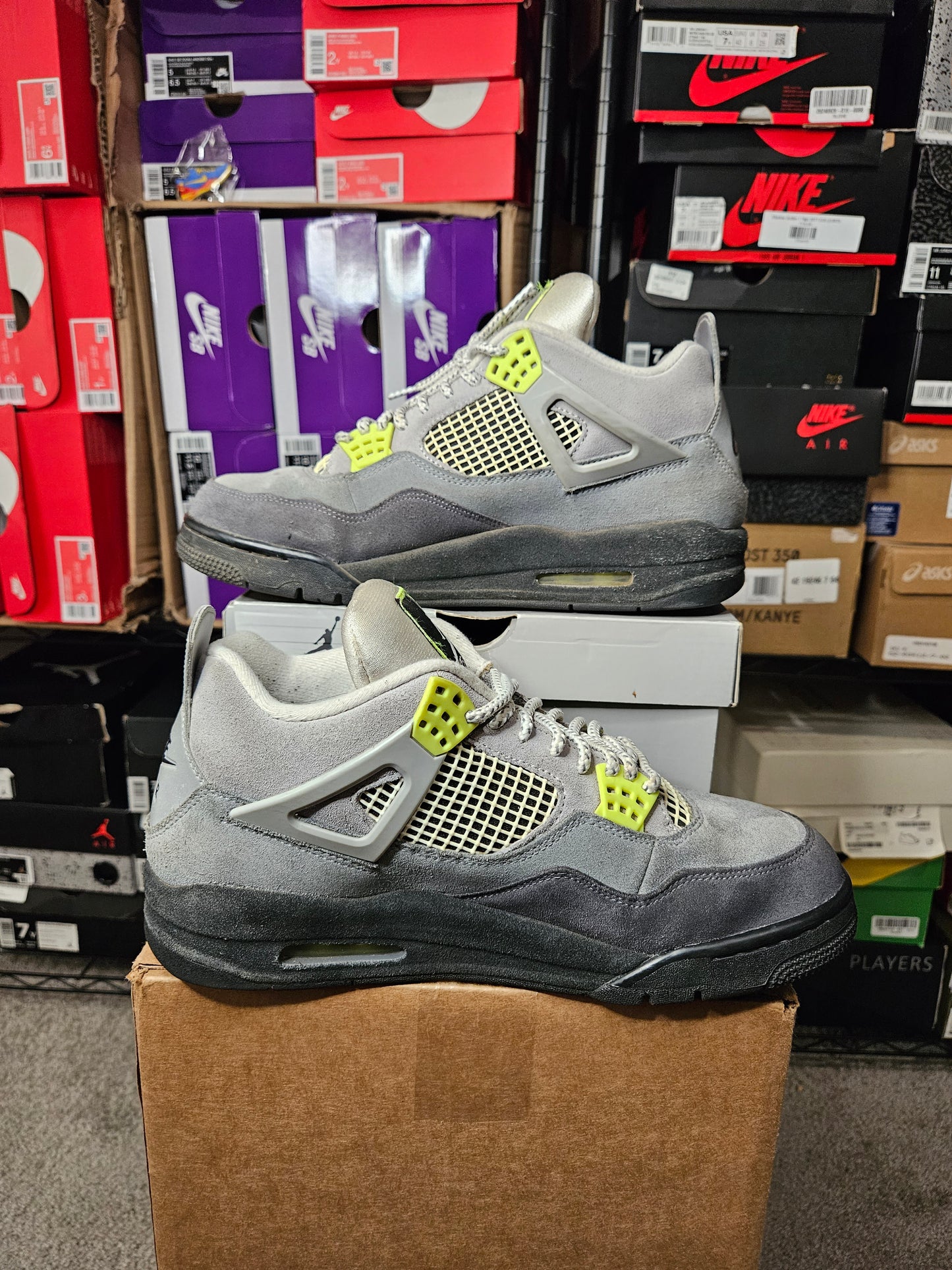 Size 10.5 - AJ 4 Retro SE Mid Neon 95