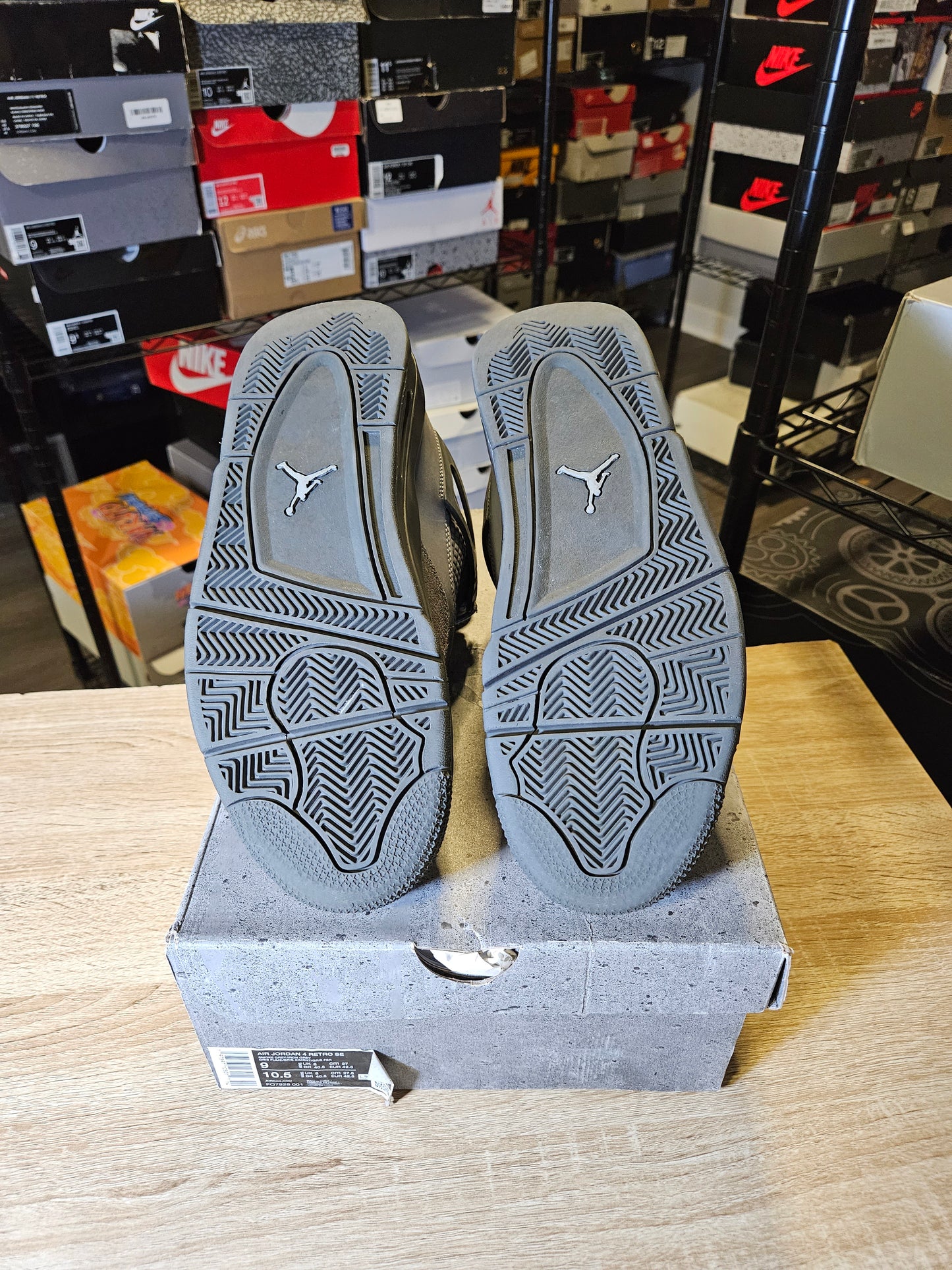 Size 9 - AJ 4 Retro SE Wet Cement