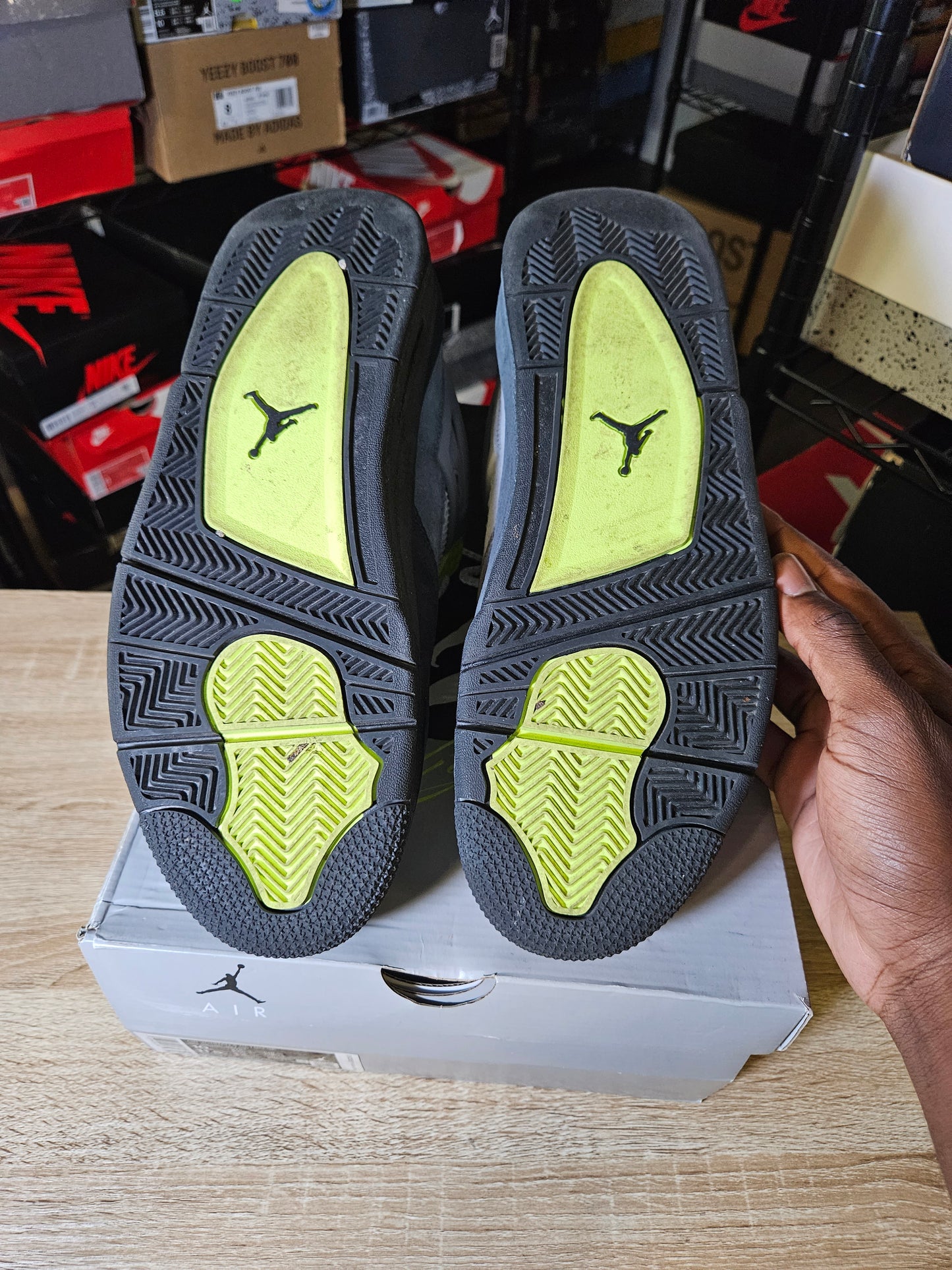 Size 10 - AJ 4 Retro SE Mid Neon 95