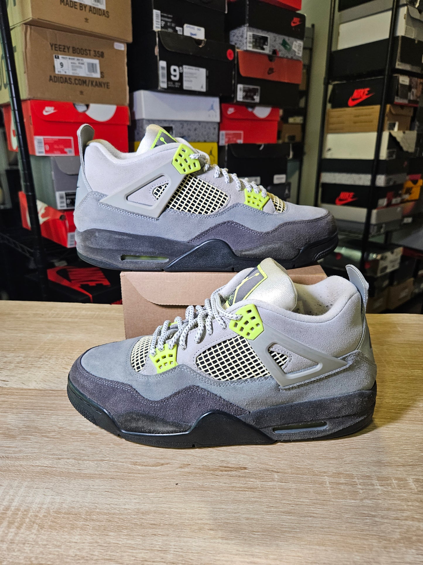 Size 12 - AJ 4 Retro SE Mid Neon 95