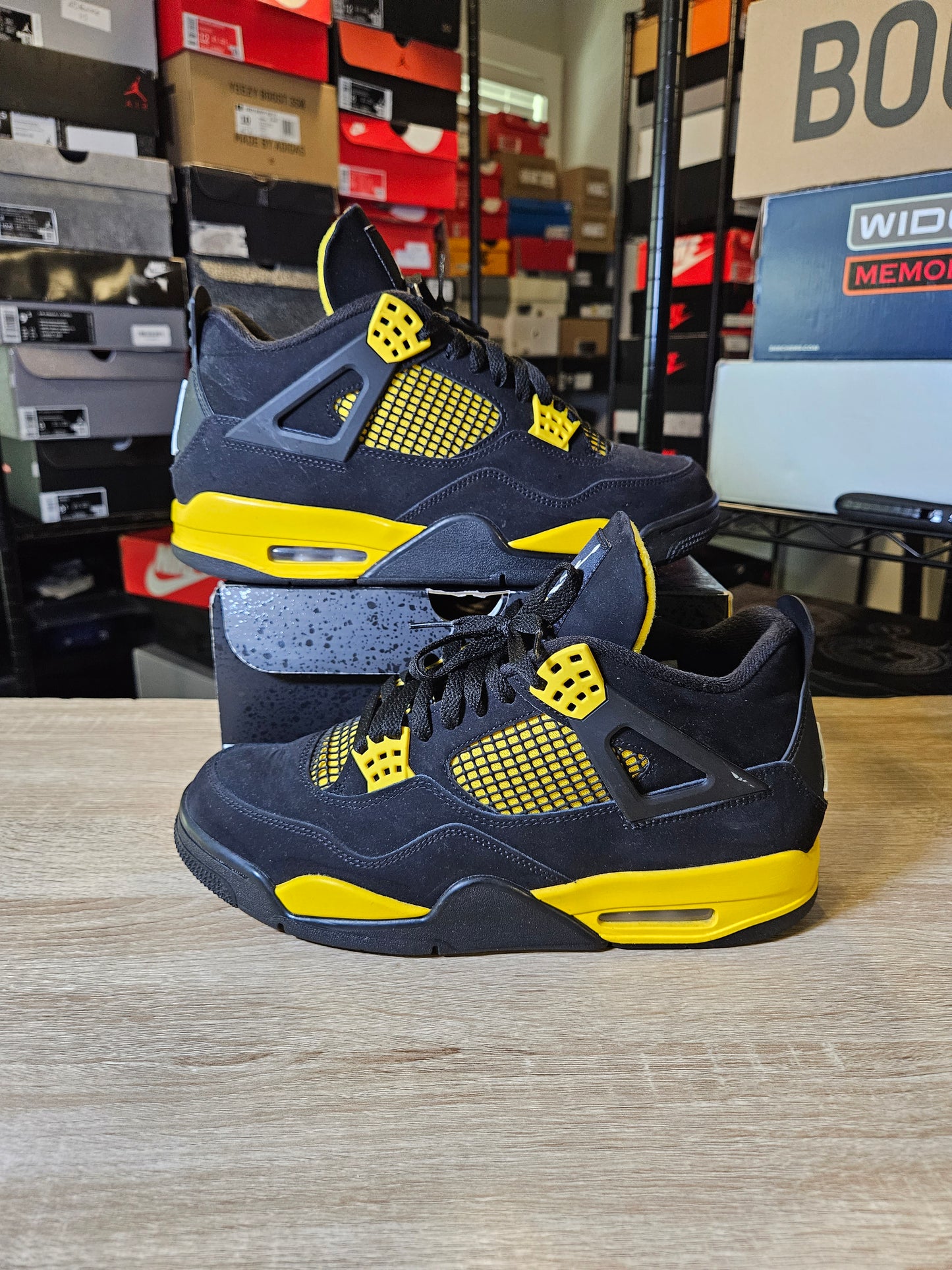 Size 10 - AJ 4 Retro Mid Thunder