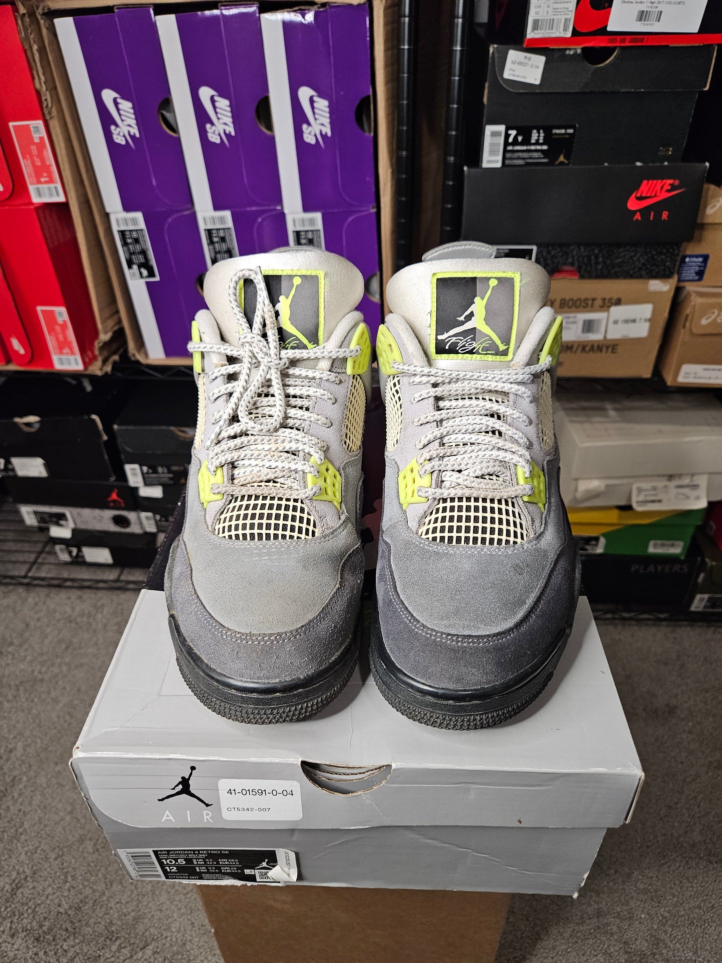 Size 10.5 - AJ 4 Retro SE Mid Neon 95