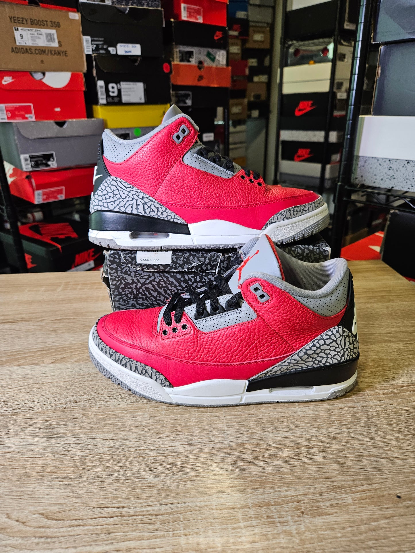 Size 8.5 - AJ 3 Retro SE Mid Unite
