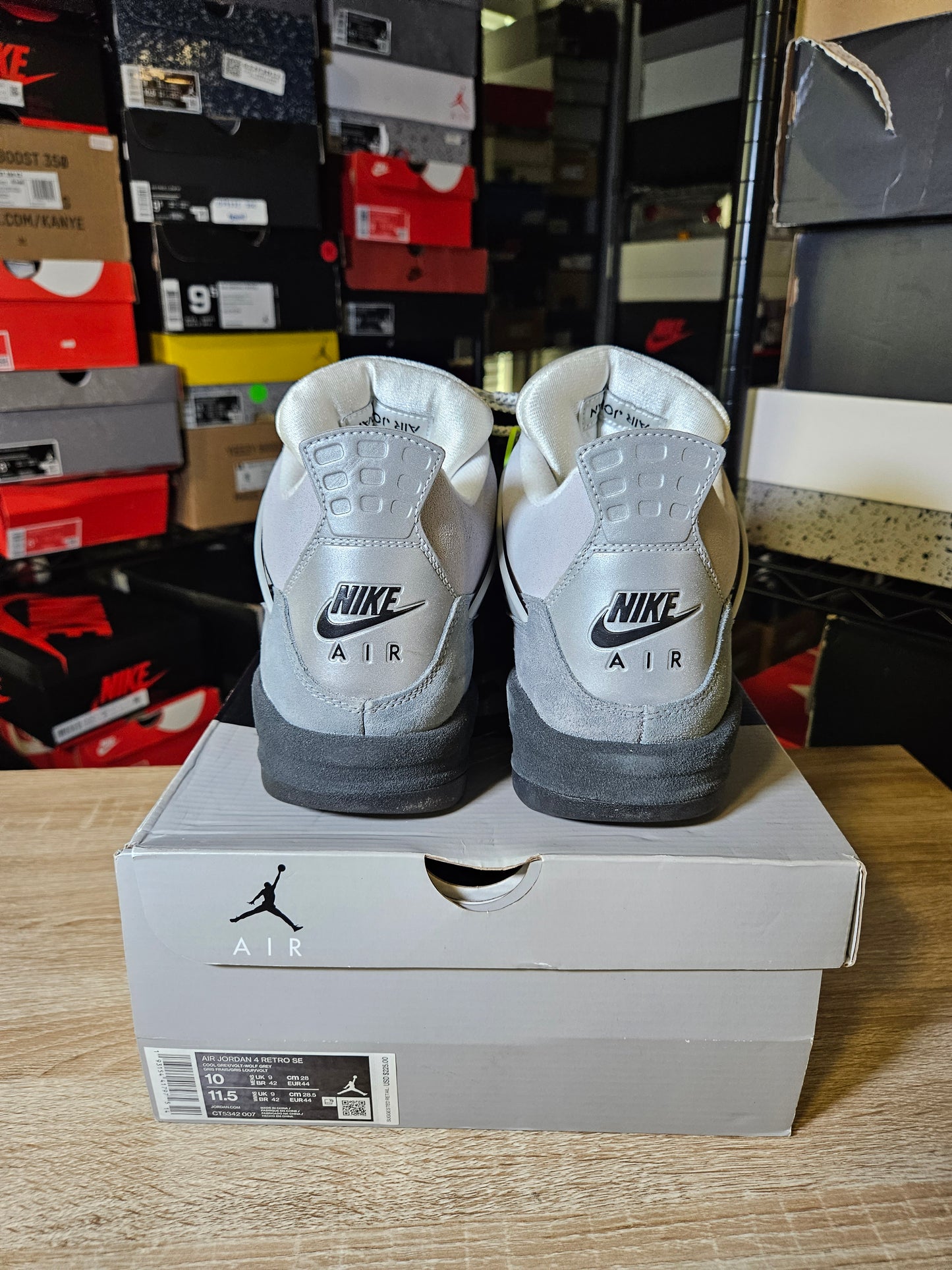 Size 10 - AJ 4 Retro SE Mid Neon 95