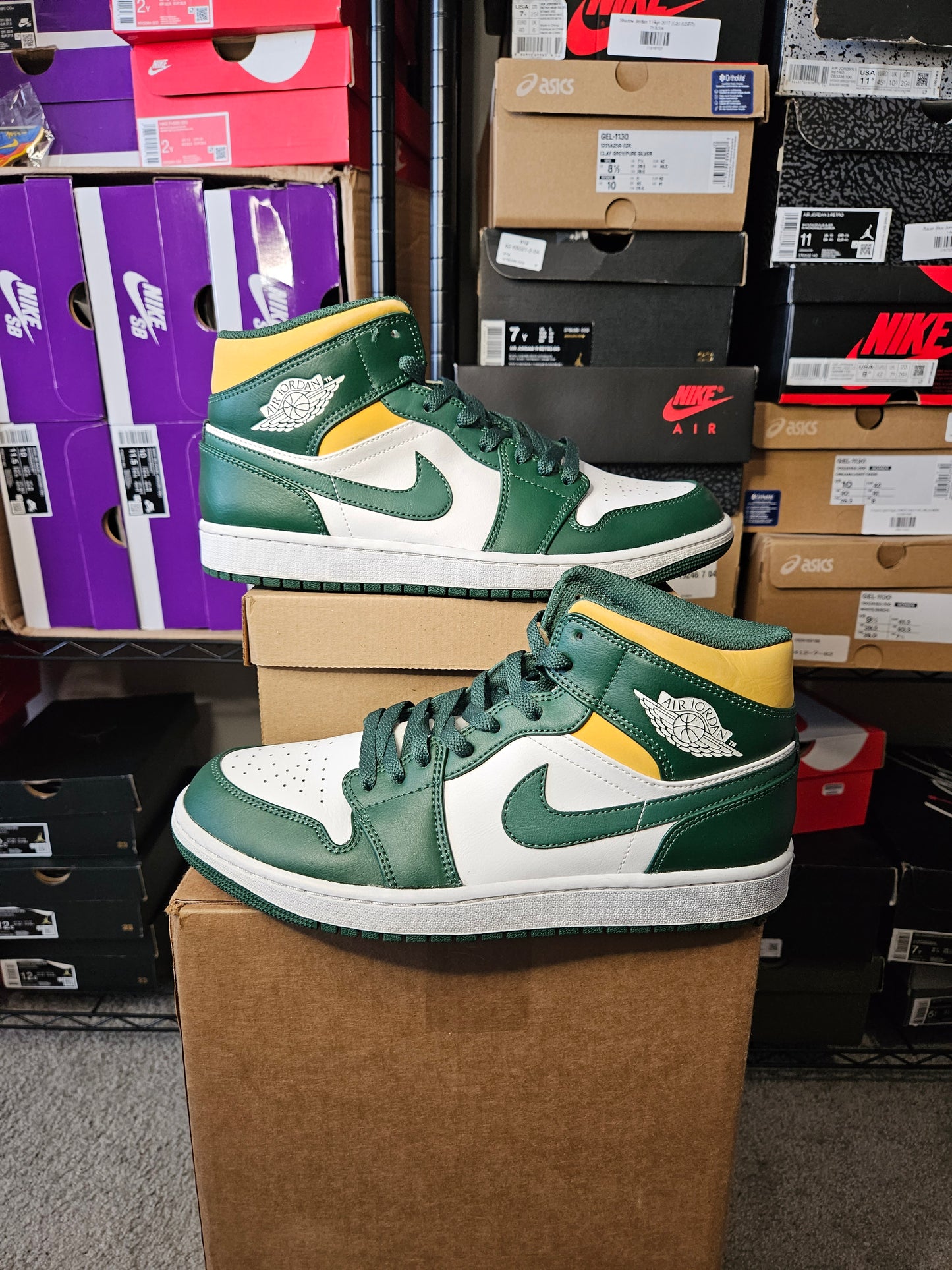 Size 10.5 - AJ 1 Mid Sonics