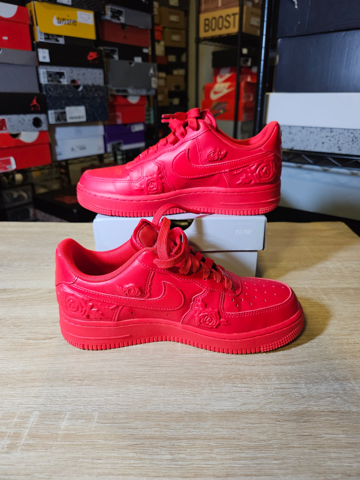 Size 7W/5.5M - Air Force 1 '07 Red Roses