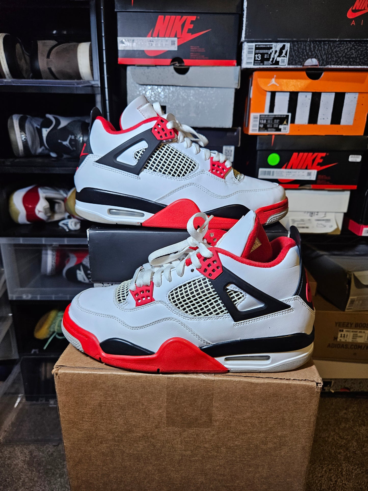 Size 9 - AJ 4 Retro Fire Red