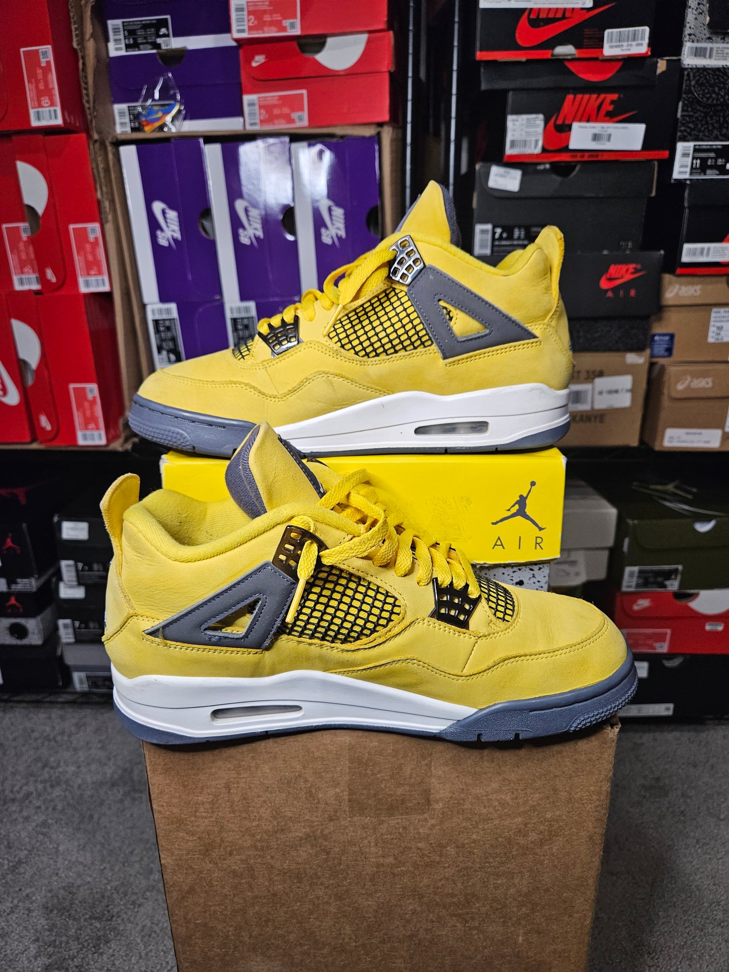 Size 10.5 - AJ 4 Retro Mid Lightning