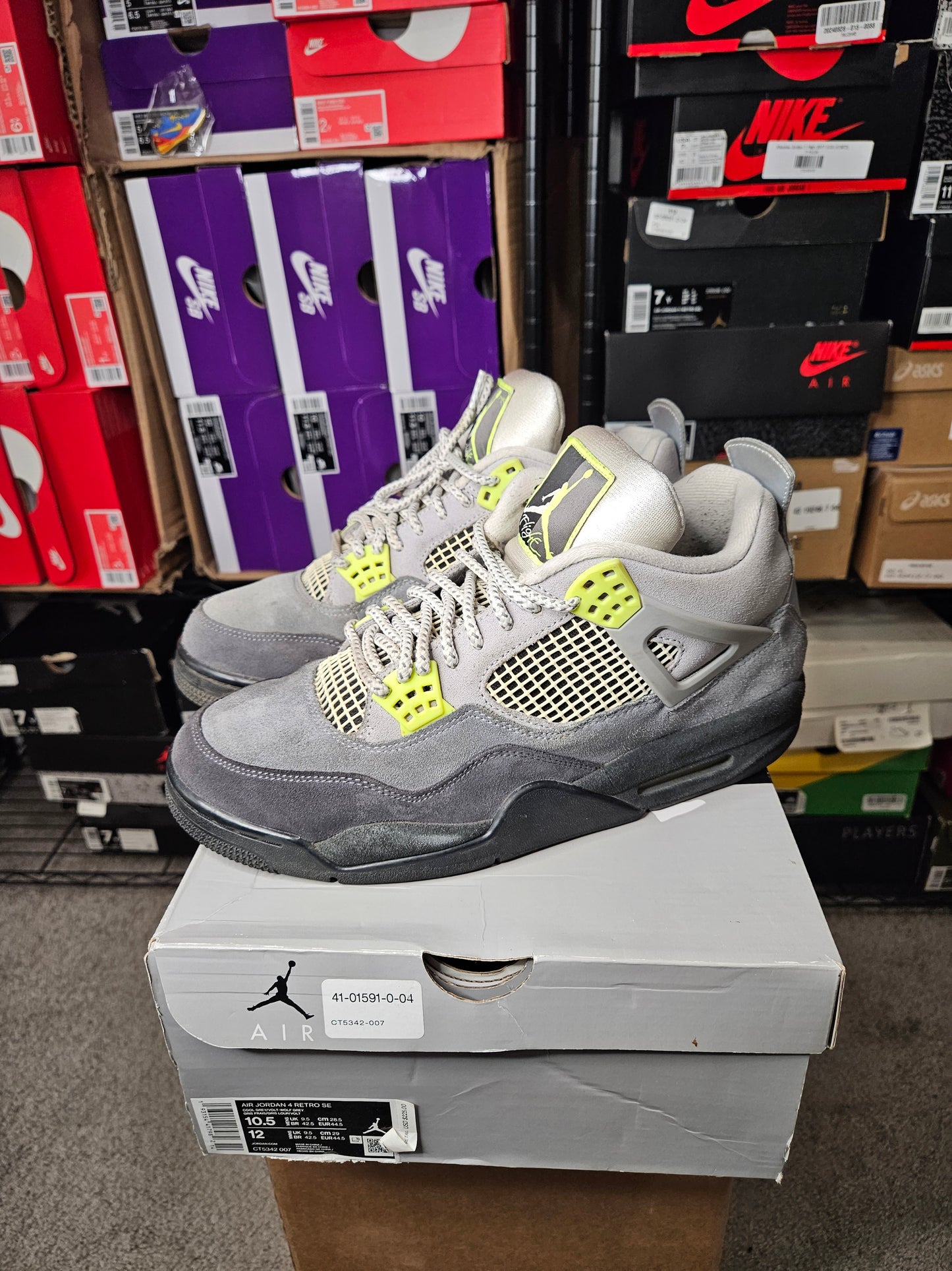 Size 10.5 - AJ 4 Retro SE Mid Neon 95
