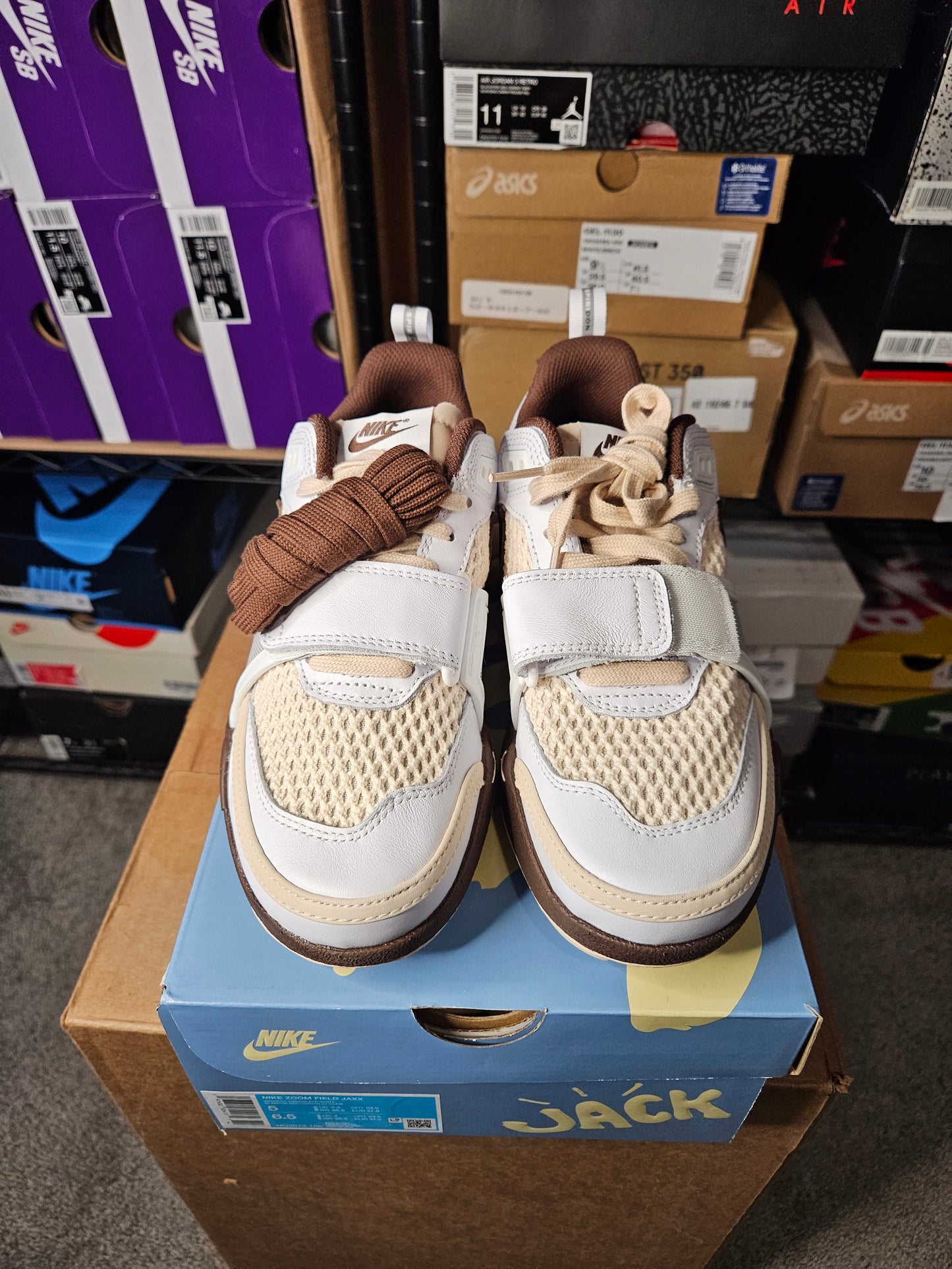 Size 5 - Travis Scott x Zoom Field Jaxx Light Chocolate