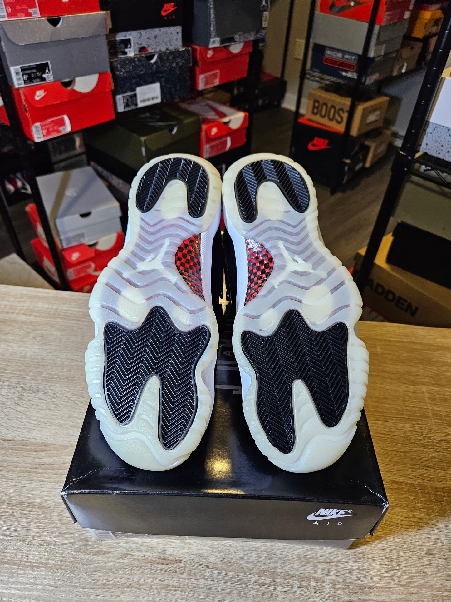 Size 9 - AJ 11 Retro Low 72-10