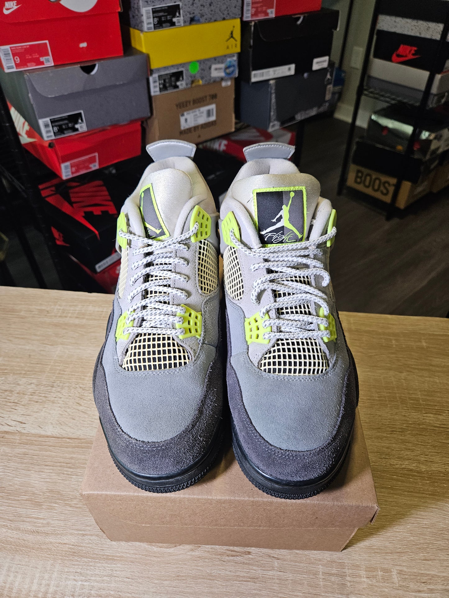 Size 12 - AJ 4 Retro SE Mid Neon 95